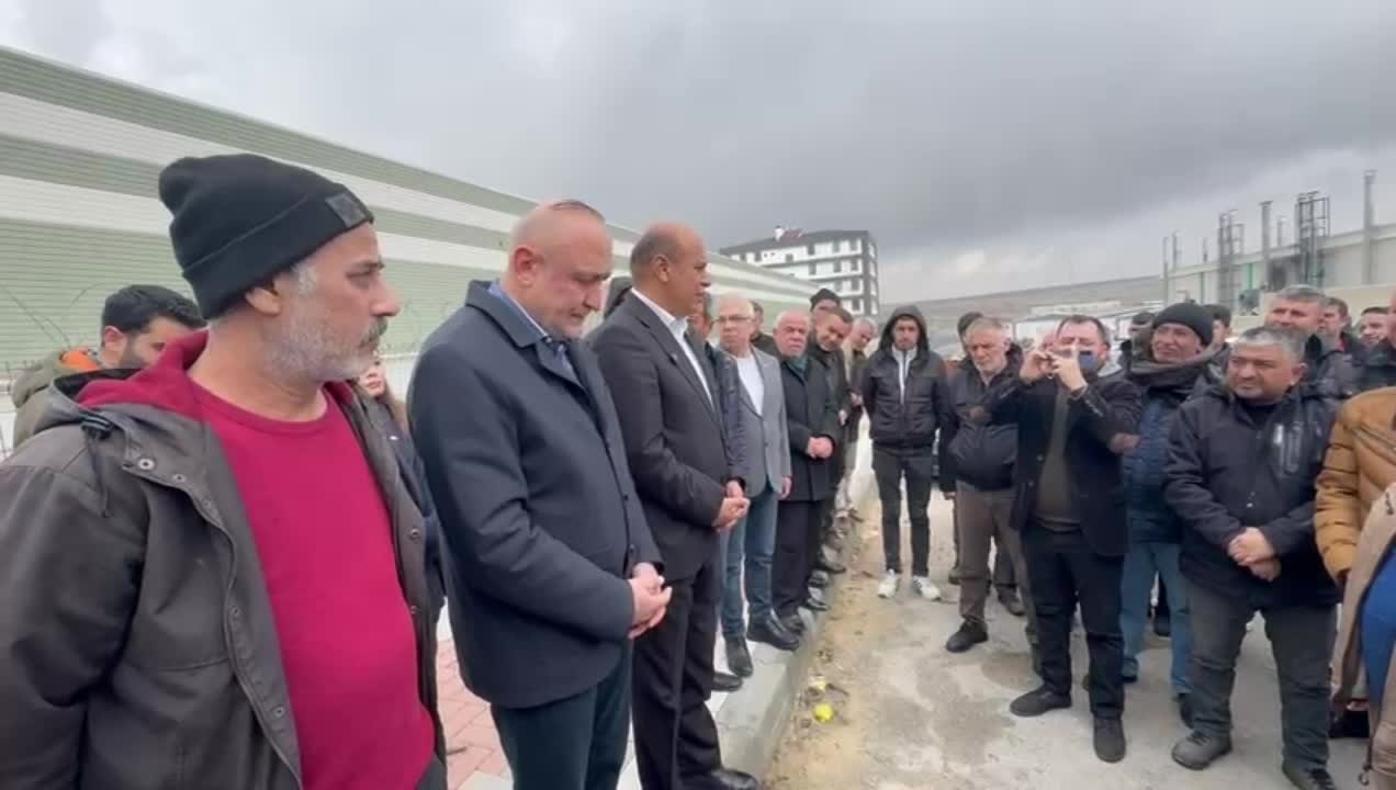 CHP Gaziantep'ten Sırma Halı işçilerine destek ziyareti… İl Başkanı Açar: “İşçilerin maaş zam farkları, fazla mesai ücretleri ve tüm hakları derhal ödenmelidir”