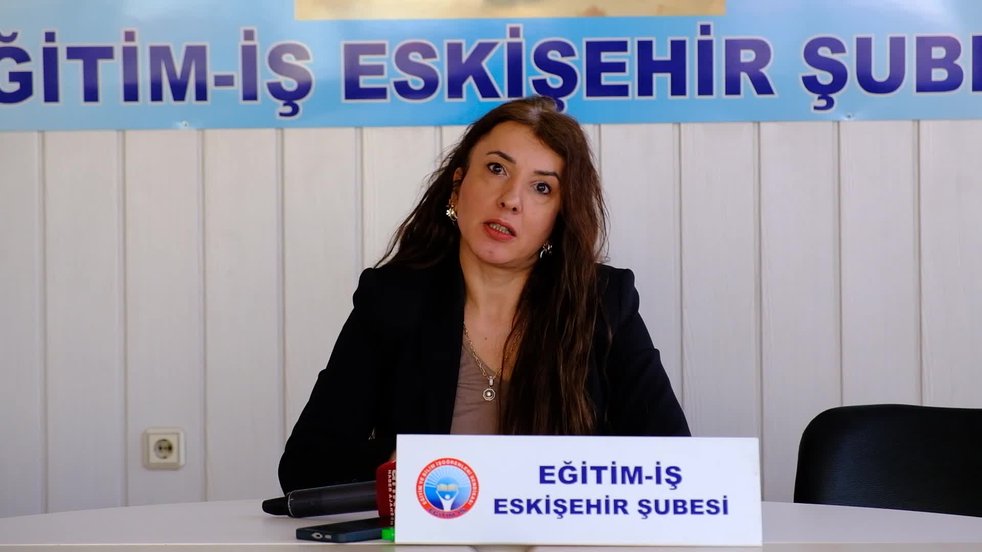 Eğitim İş Eskişehir Şube Başkanı Arslan: "İstiklal Marşı sadece Türkçe okunmalıdır"