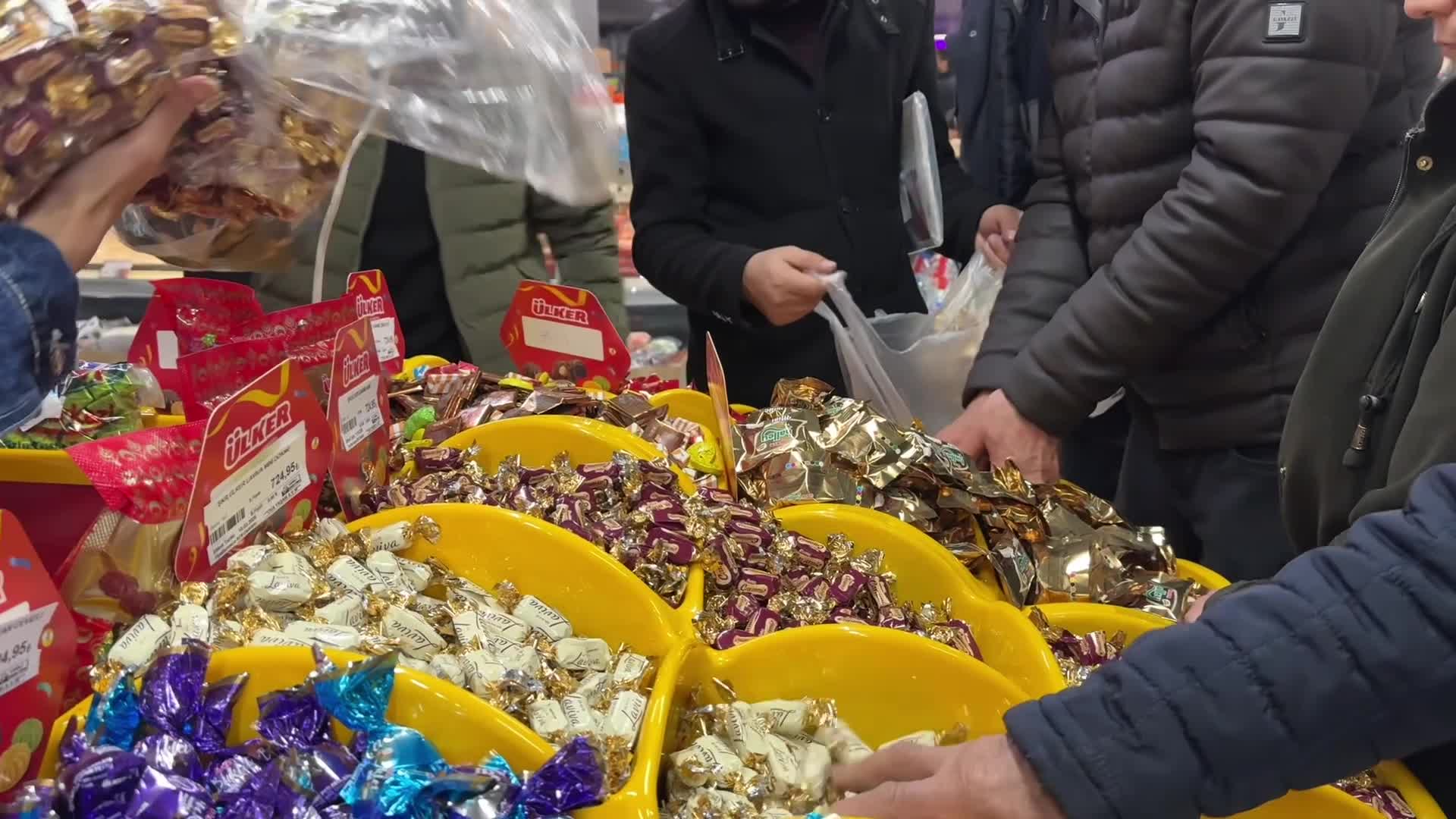Hakkari'de bayram alışverişi yurttaşın cebini yaktı: "İhtiyaçları almak istiyorum ama çok pahalı"