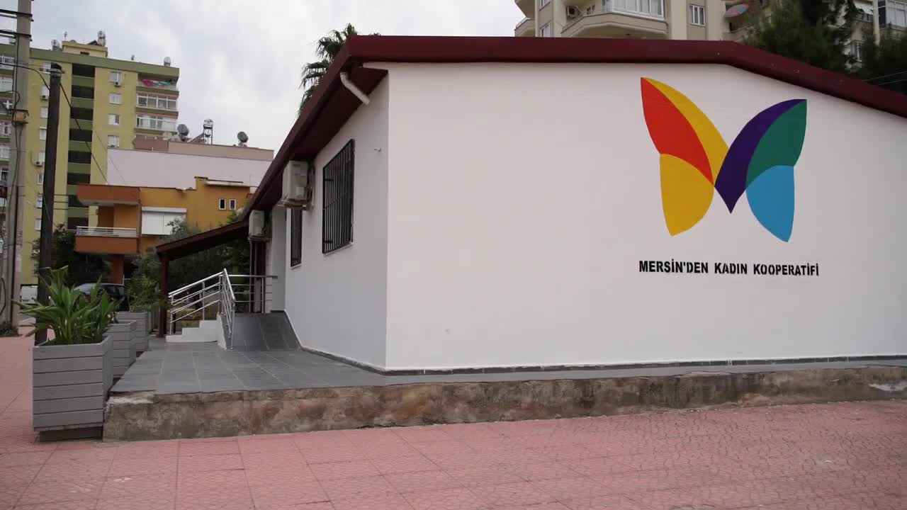 MERSİNLİ KADINLAR DİKİŞ KURSUNDA EMEKLERİNİ İLMEK İLMEK İŞLİYOR