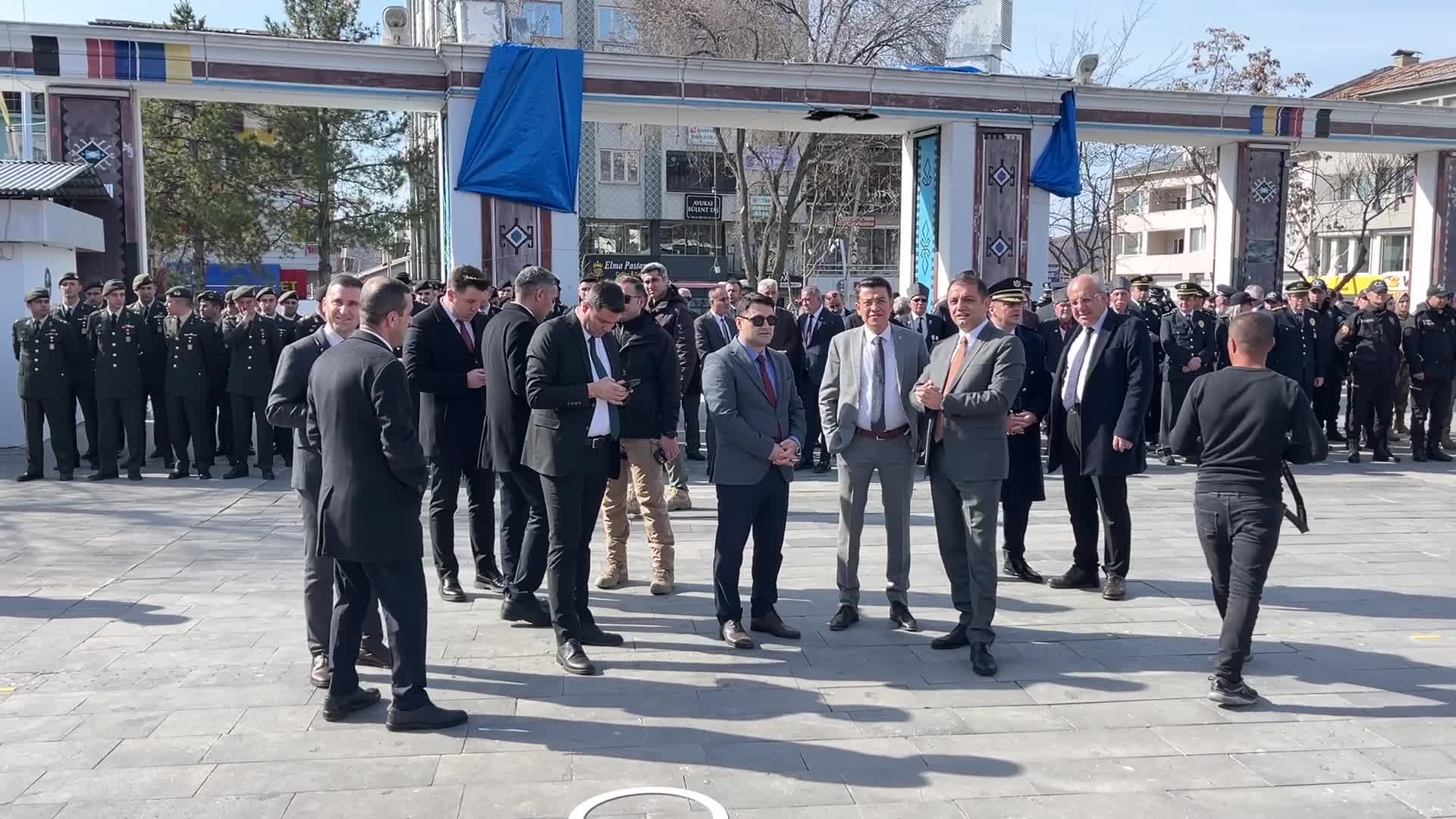 Tunceli’de 30 yıl aradan sonra ilk kez resmi bir tören halka açık alanda yapıldı