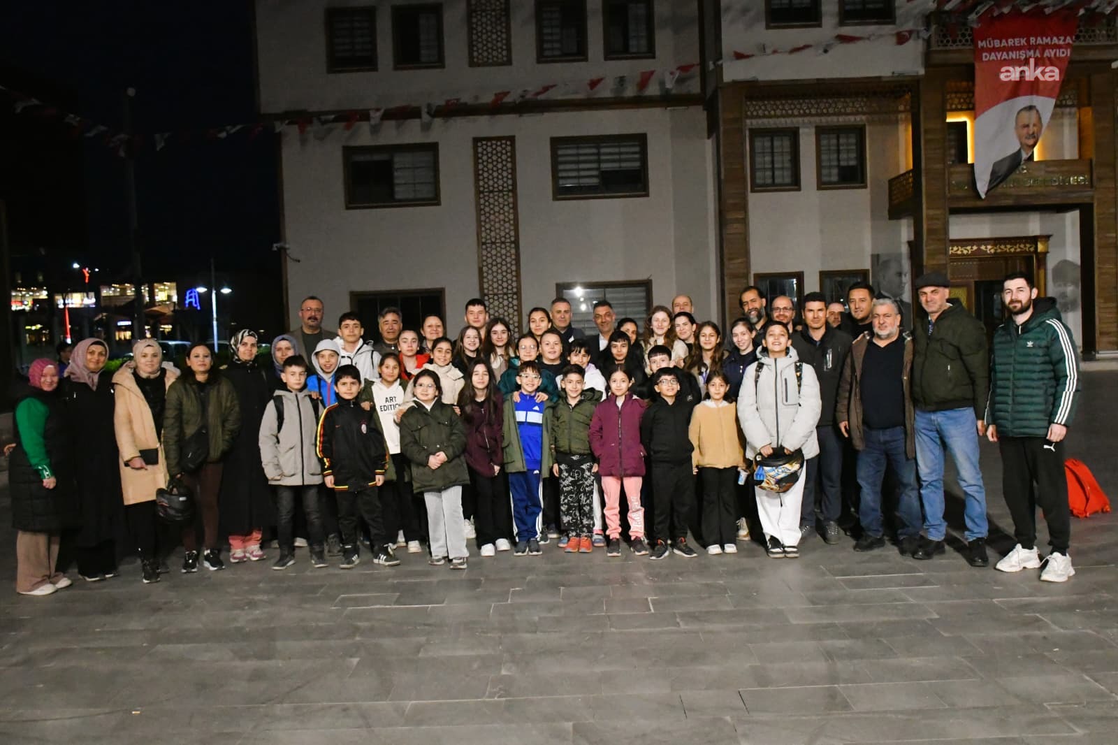 Yunusemre Belediye Başkanı Balaban, genç sporcularla iftarda bir araya geldi