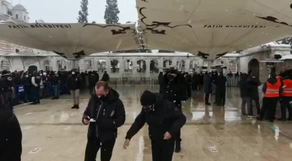 KADİR TOPBAŞ'IN CENAZE NAMAZINDA SİYASİLER VE İŞ İNSANLARI BİR ARAYA GELDİ