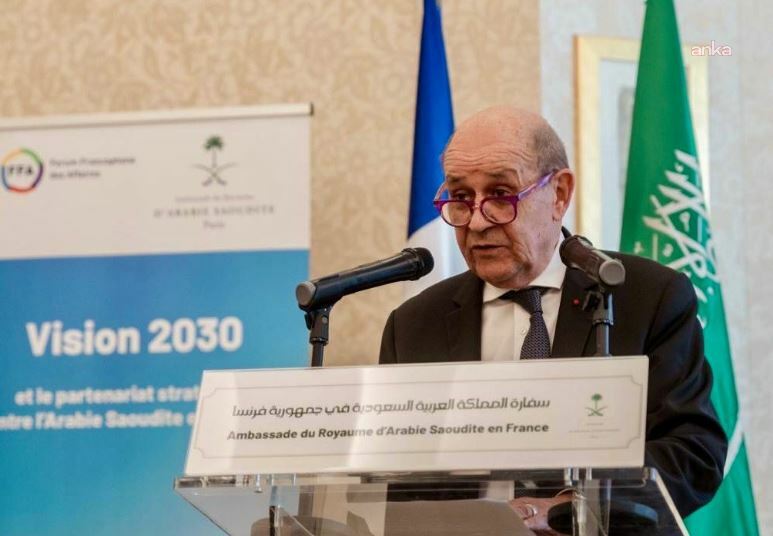 Fransa’nın Lübnan Özel Temsilcisi Jean-Yves Le Drian: Bombardıman altında Hizbullah silahsızlandırılamaz