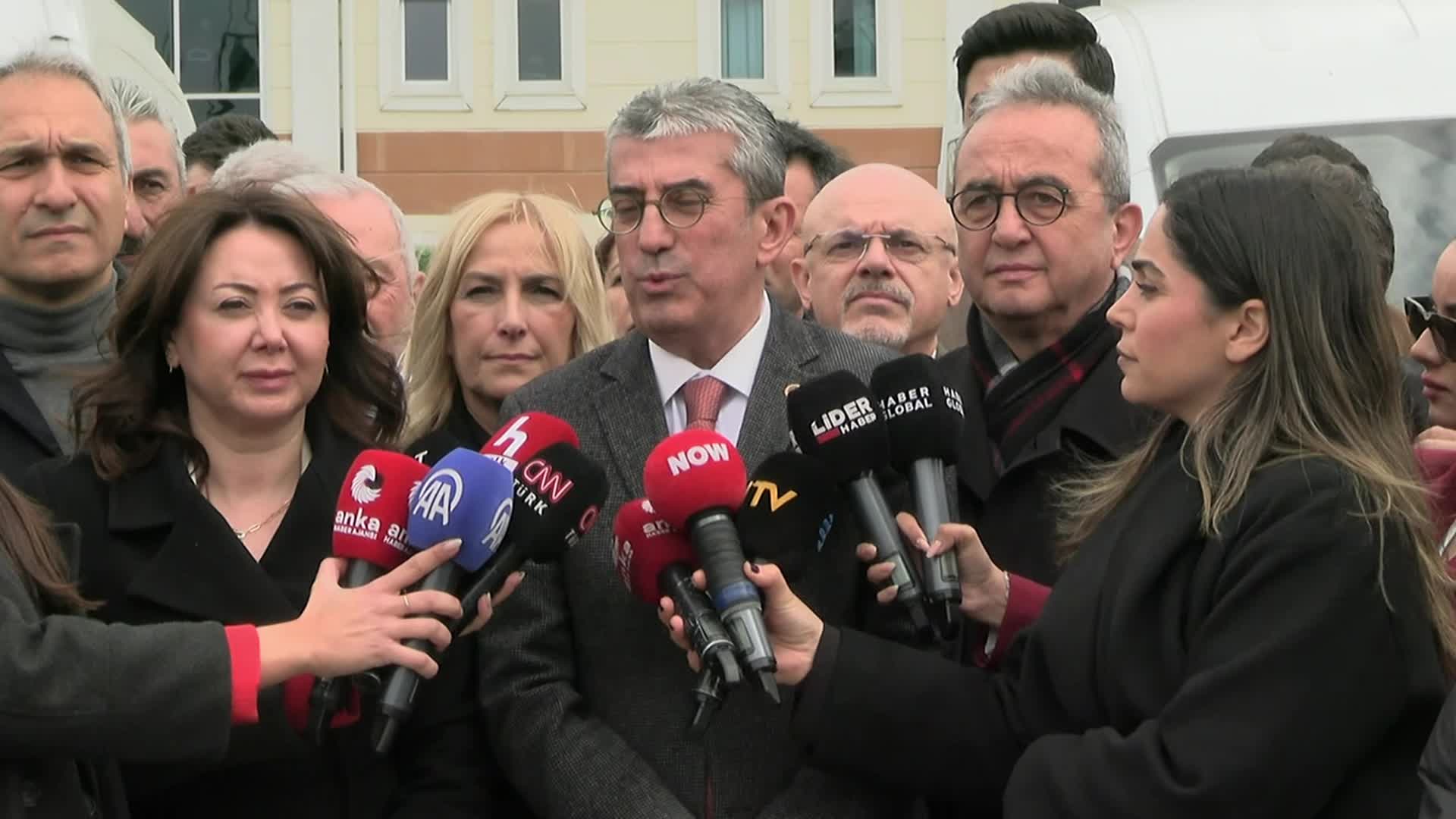 CHP'li Günaydın'dan Bakan Gürlek'e: "Mahkemenin sorgularına yeni başladığı bir davayı 'asrın yolsuzluğu' diye tanımlıyor. Bakana masumiyet karinesini, hukuku hatırlatırım"