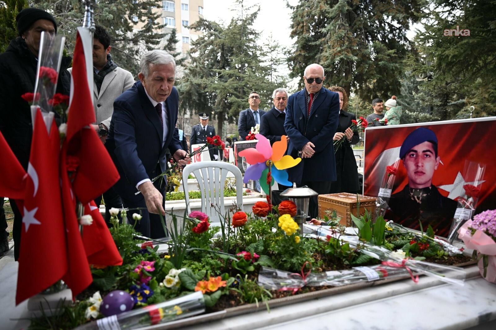 Mansur Yavaş, Anıtkabir'i ve Cebeci Şehitliği’ni ziyaret etti: "Bu toprakları bizlere vatan kılan aziz şehitlerimizi dualarla andık"