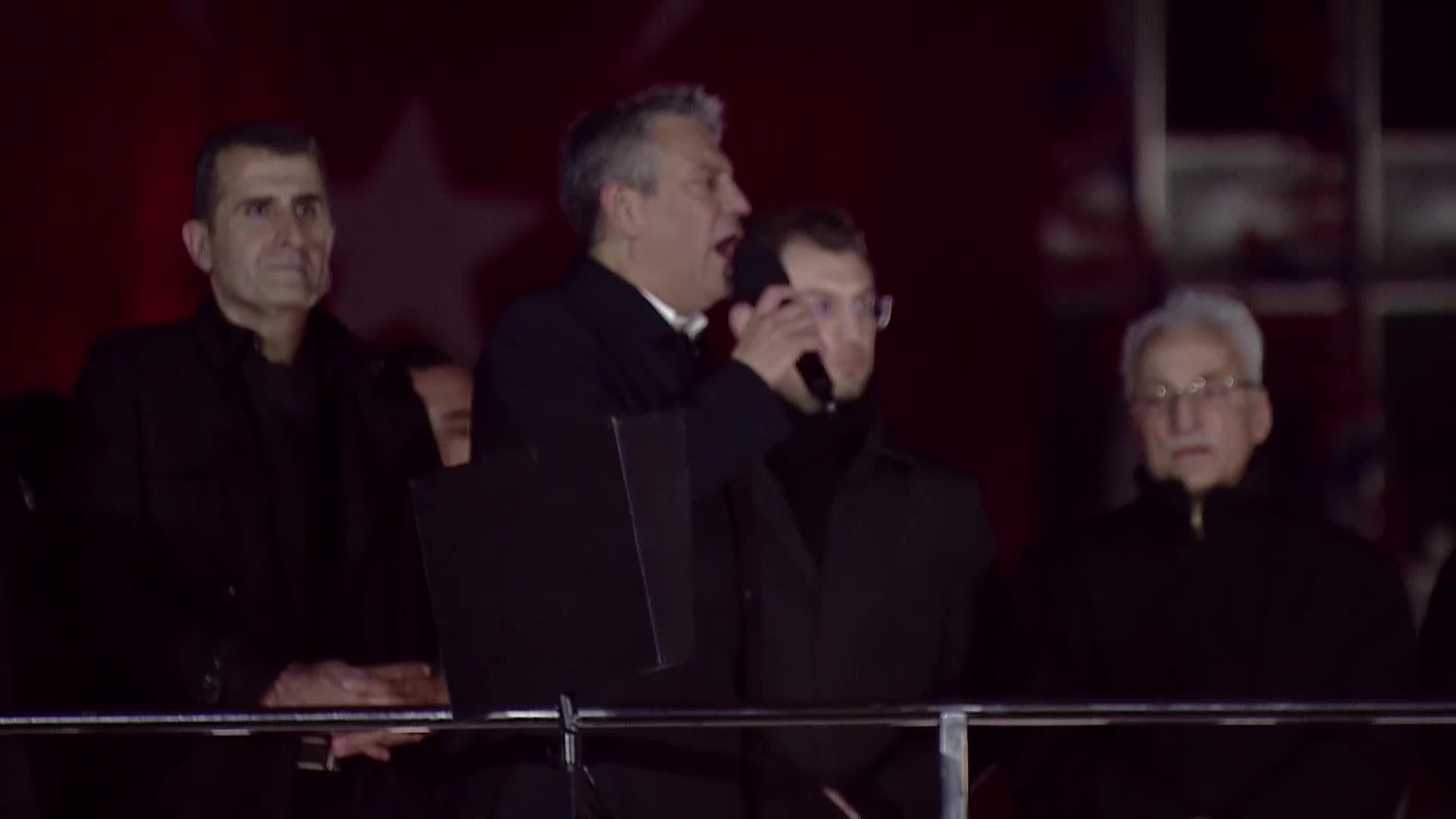 CHP'nin "Millet İradesine Sahip Çıkıyor" mitingi... Özgür Özel: "İki aydır elindeki taşınmazları satanın karşılığında aldığı paraları bu milletin bilmeye hakkı var"