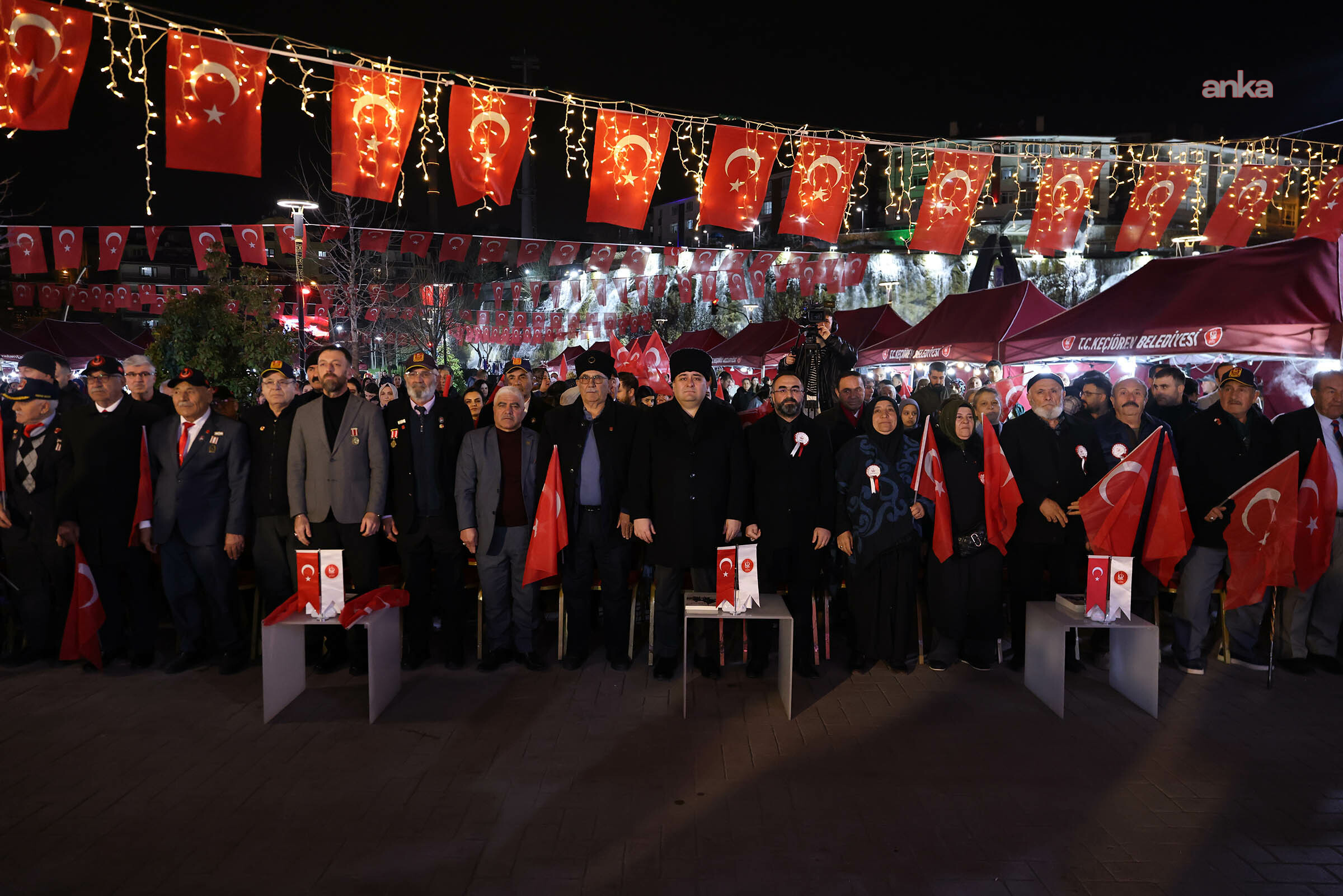 Keçiören'de Çanakkale şehitleri, Kalaba Kent Meydanı’nda düzenlenen programda anıldı