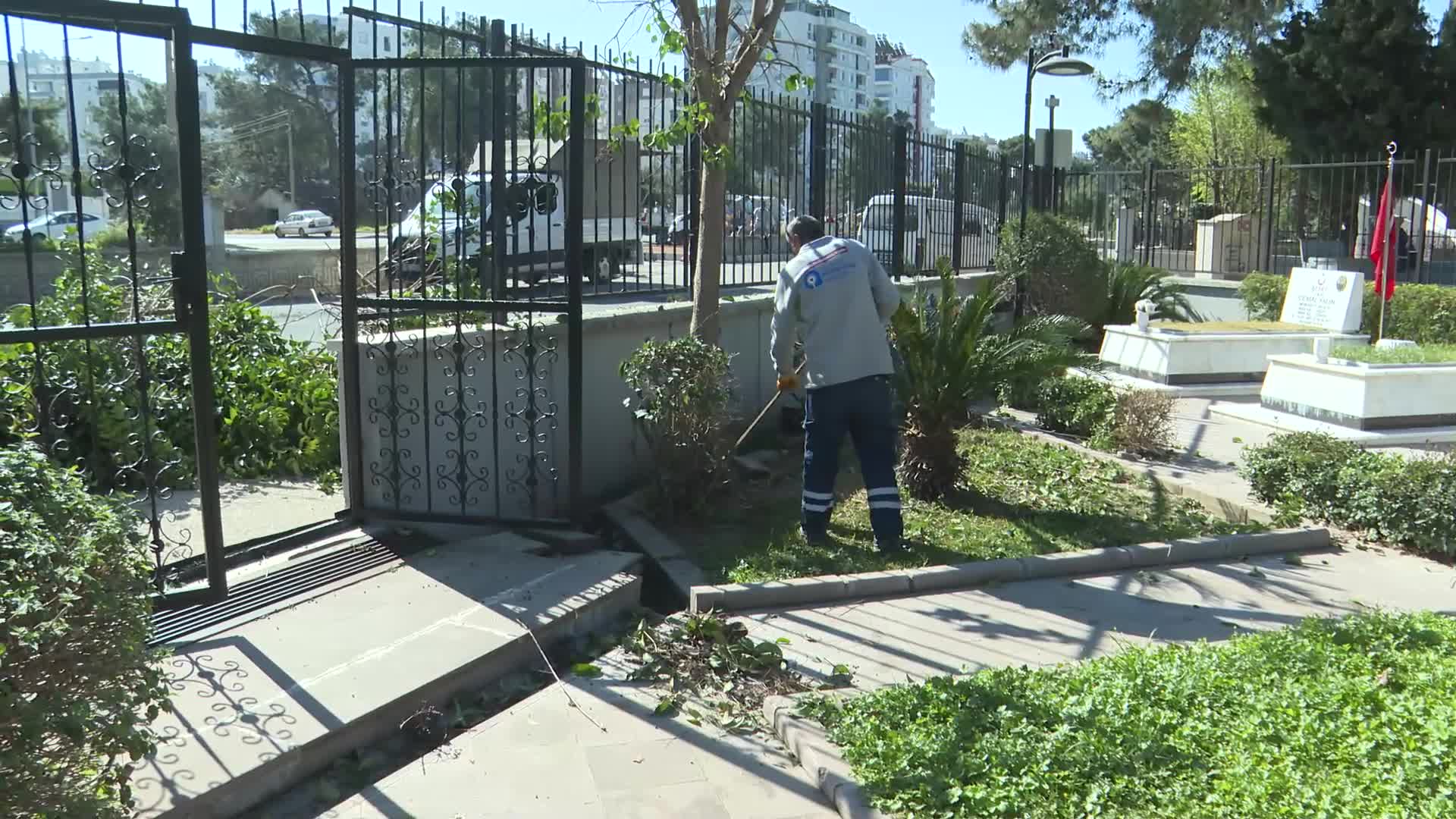 Antalya Büyükşehir Belediyesi, Uncalı Mezarlığı'ndan Kurşunlu Mezarlığı’na ücretsiz ring seferleri düzenliyor