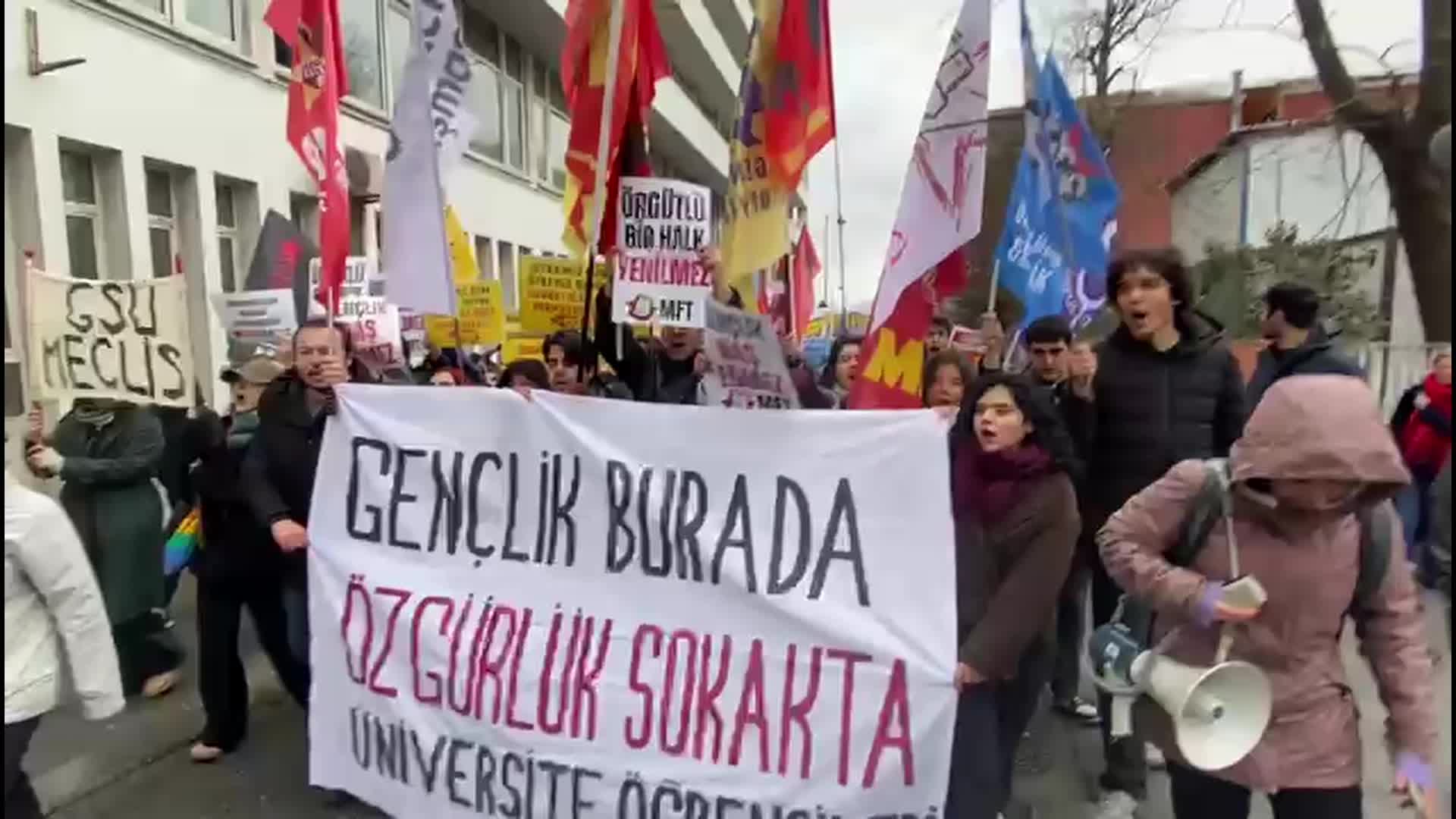 19 Mart'ın 1. yılında öğrenciler Beyazıt Meydanı'nda açıklama yaptı: Eşit ve özgür yarınlar için mücadeleye devam edeceğiz