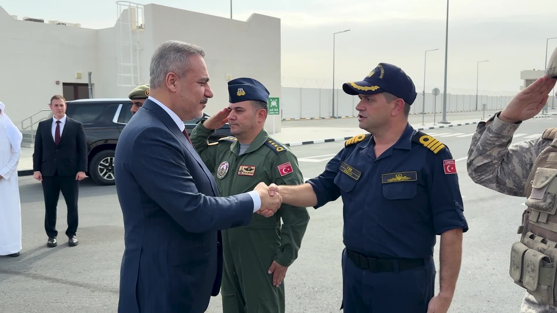 Bakan Fidan, Katar-Türk Birleşik Müşterek Kuvvet Komutanlığı Karargahı'nda