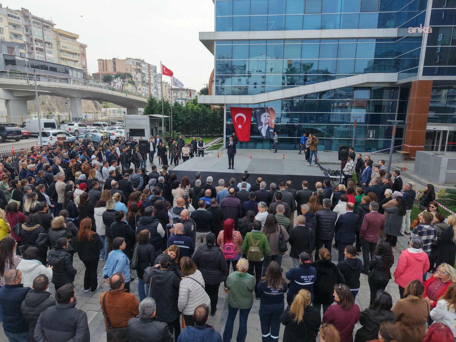 Bayraklı Belediye Başkanı Önal, belediye çalışanlarıyla bayramlaştı