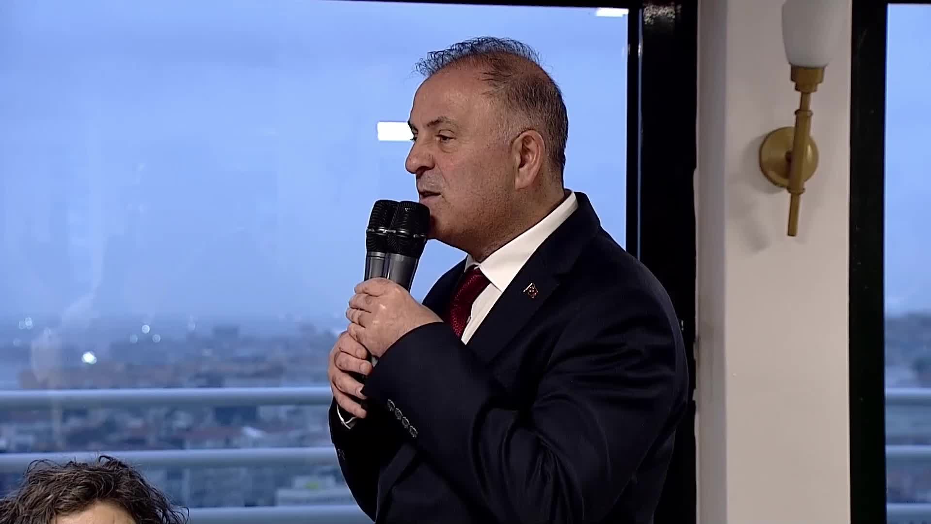 Özgür Özel, son iftarı Saraçhane'de yaptı...“Çankaya Köşkü’nde verilecek iftarlarda, Türkiye’nin yarınlarında birlikte olacağız”