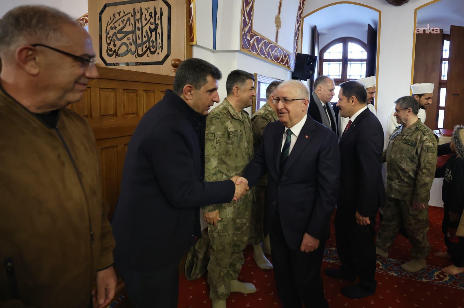 Bakan Güler, bayram namazını komuta kademesiyle birlikte Hatay'daki Habib-i Neccar Camii'nde kıldı