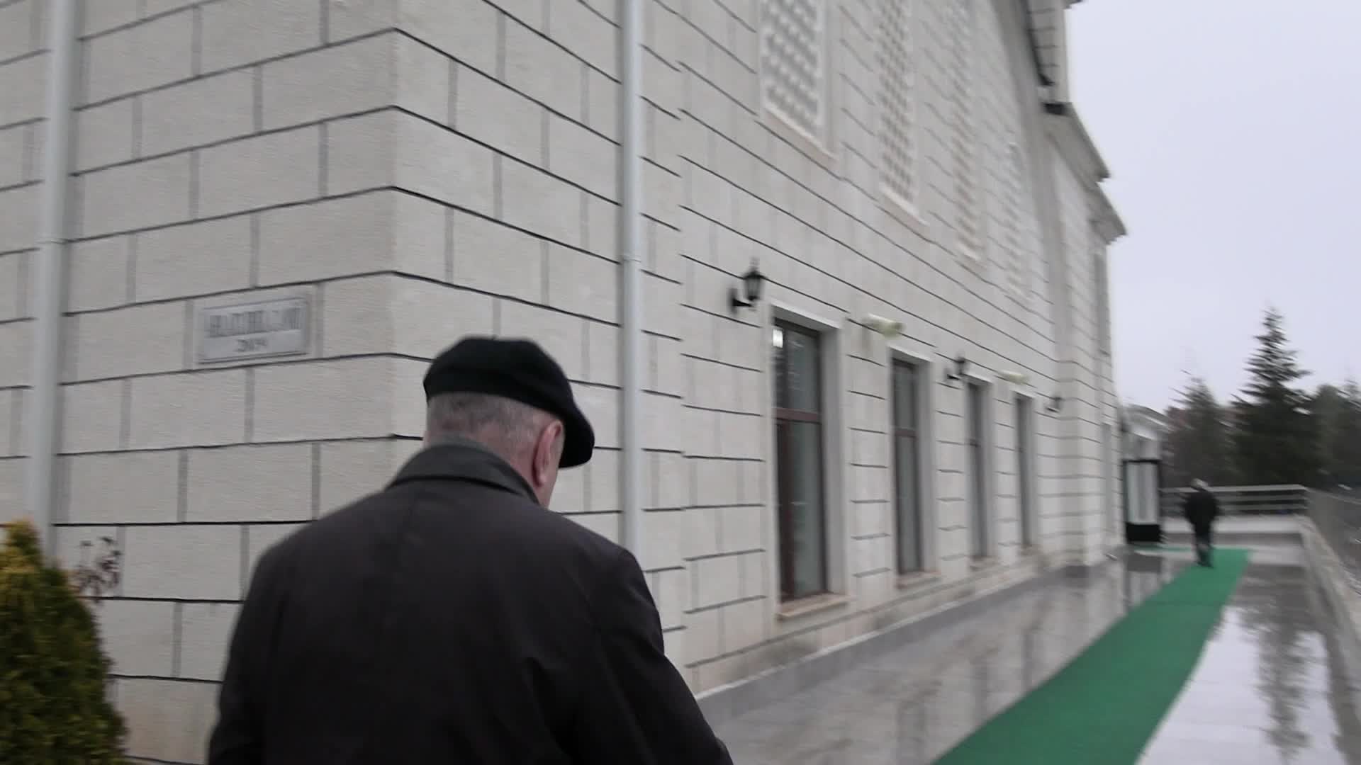 Zafer Partisi Genel Başkanı Ümit Özdağ, bayram namazını Ahlatlıbel Camisi'nde kıldı