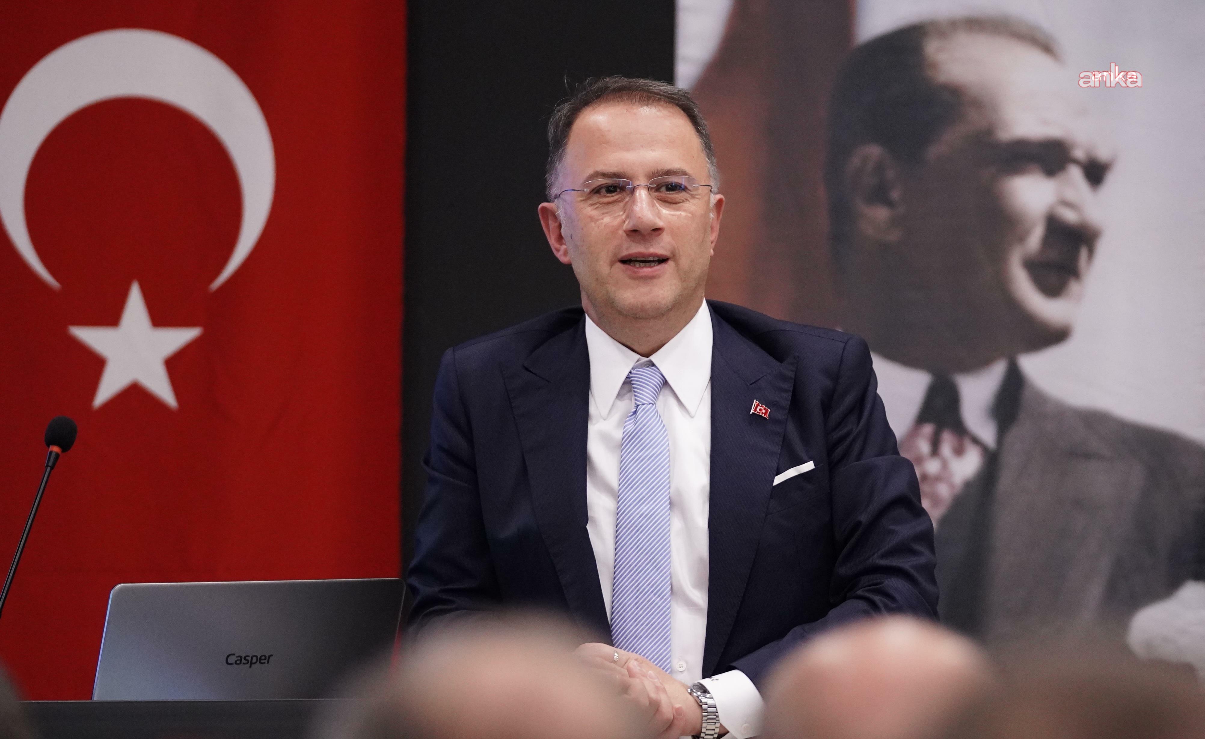 Mehmet Murat Çalık: "Özgür bayramlarda buluşmak dileğiyle"