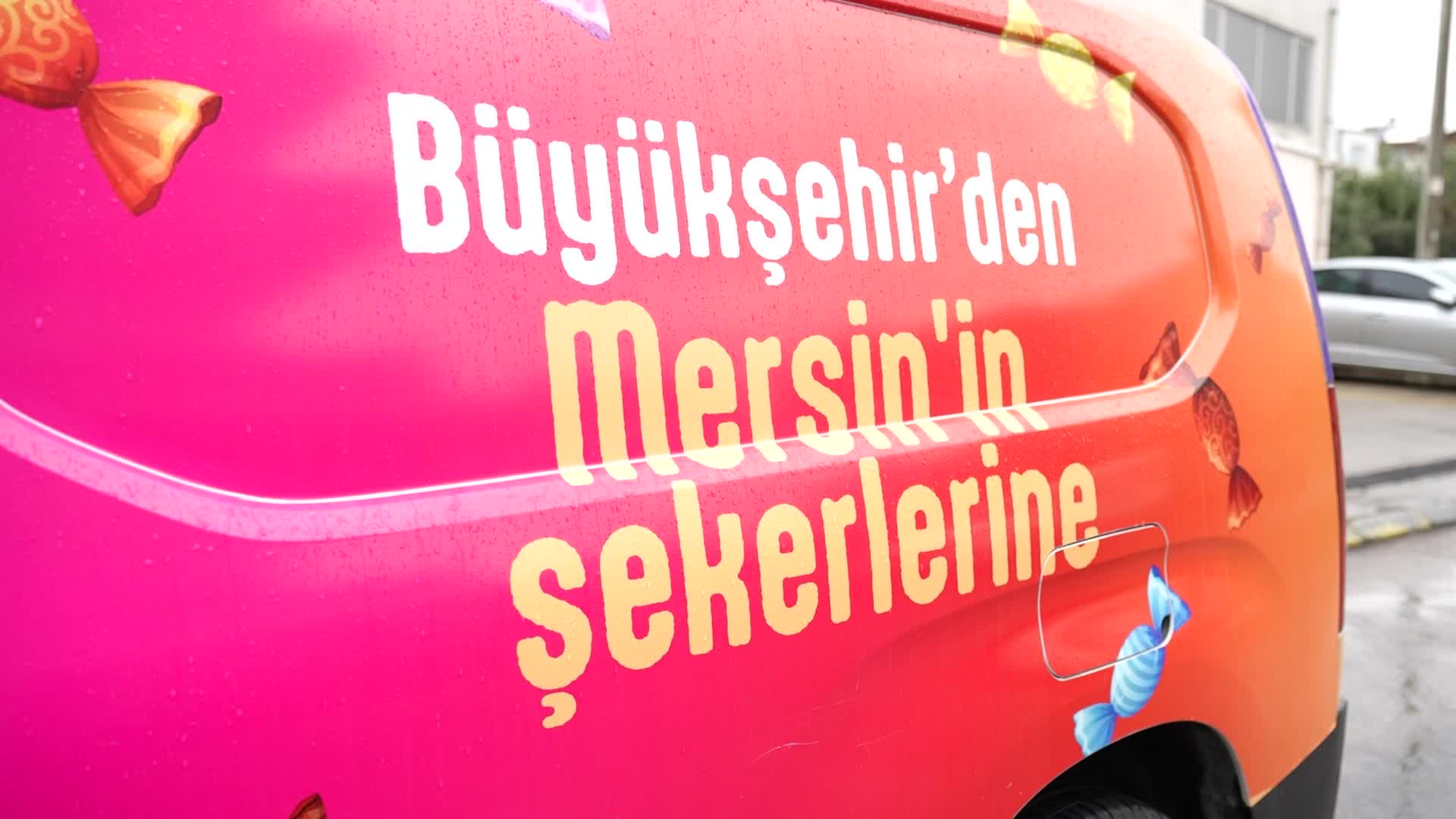 Mersin Büyükşehir Belediyesi'nden 13 ilçede 60 bin çocuğa bayram hediyesi