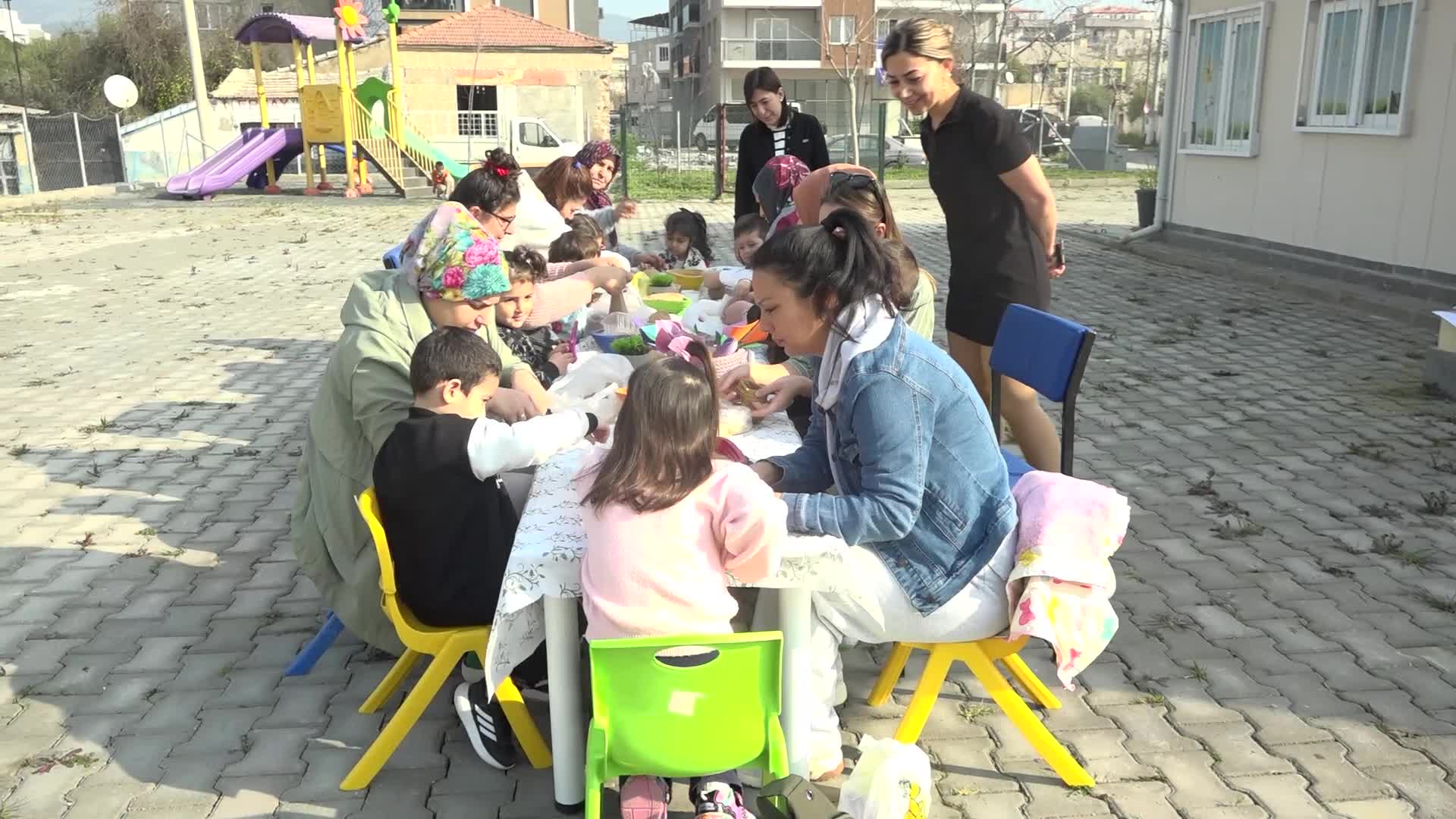 Bornovalı çocuklar, "Çim Adam Atölyesi" ile yaratıcılıklarını ortaya koydu