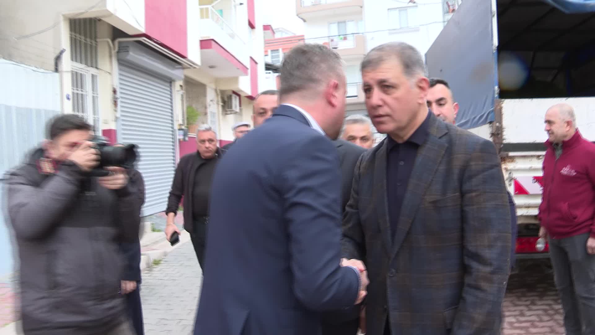 Cemil Tugay bayram namazında Bucalılarla buluştu
