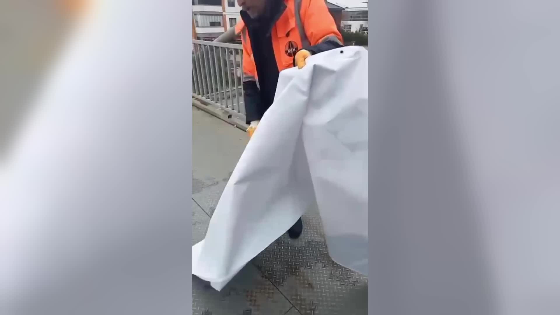 Ekrem İmamoğlu'nun, bayram kutlaması afişleri Trabzon'da kaldırıldı... CHP İl Başkanı Bak: "Açık bir siyasi tahammülsüzlüğün göstergesi"