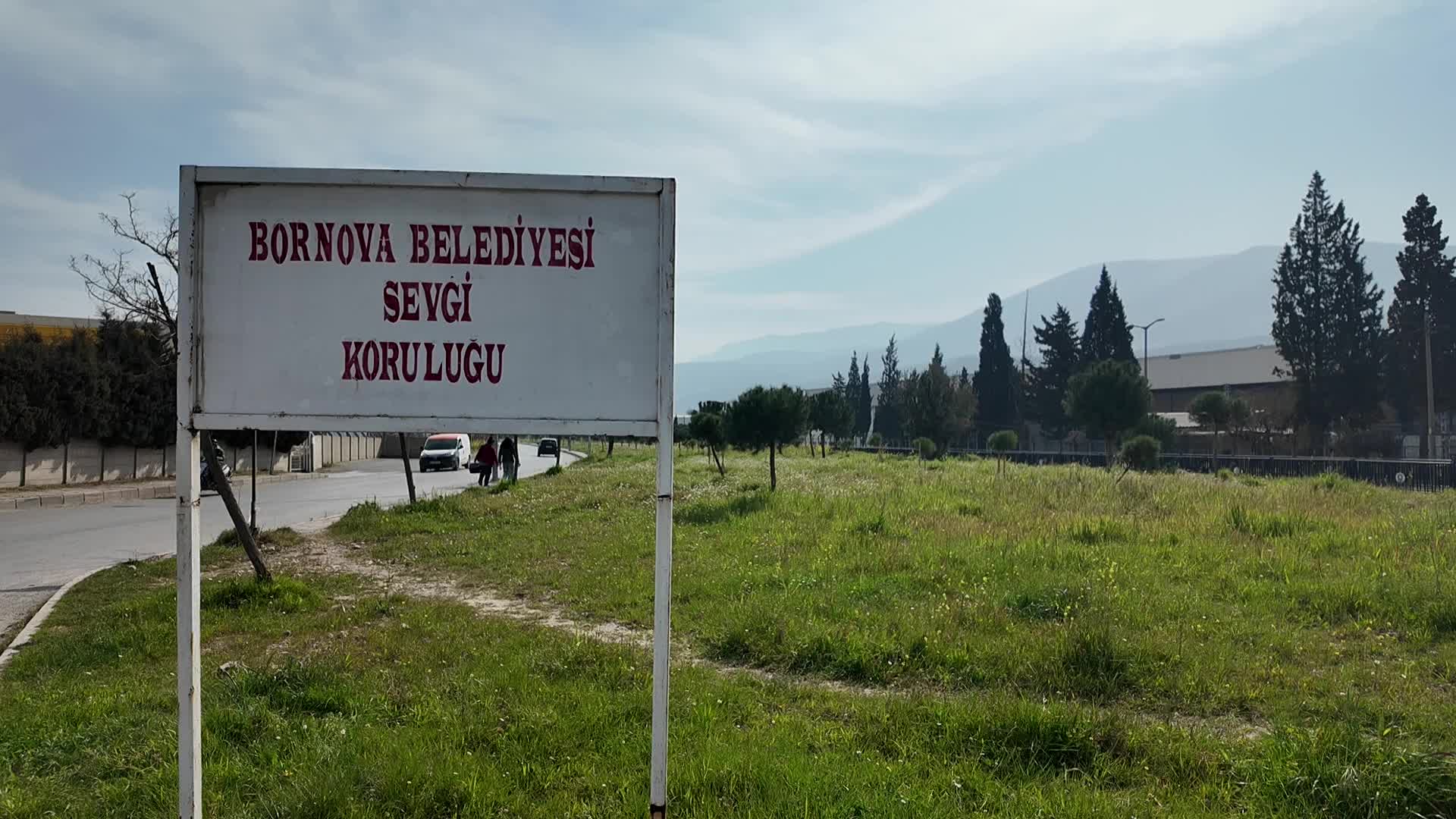 Bornova'da  Dünya Down Sendromu Farkındalık Günü'nde fidanlar toprakla buluştu