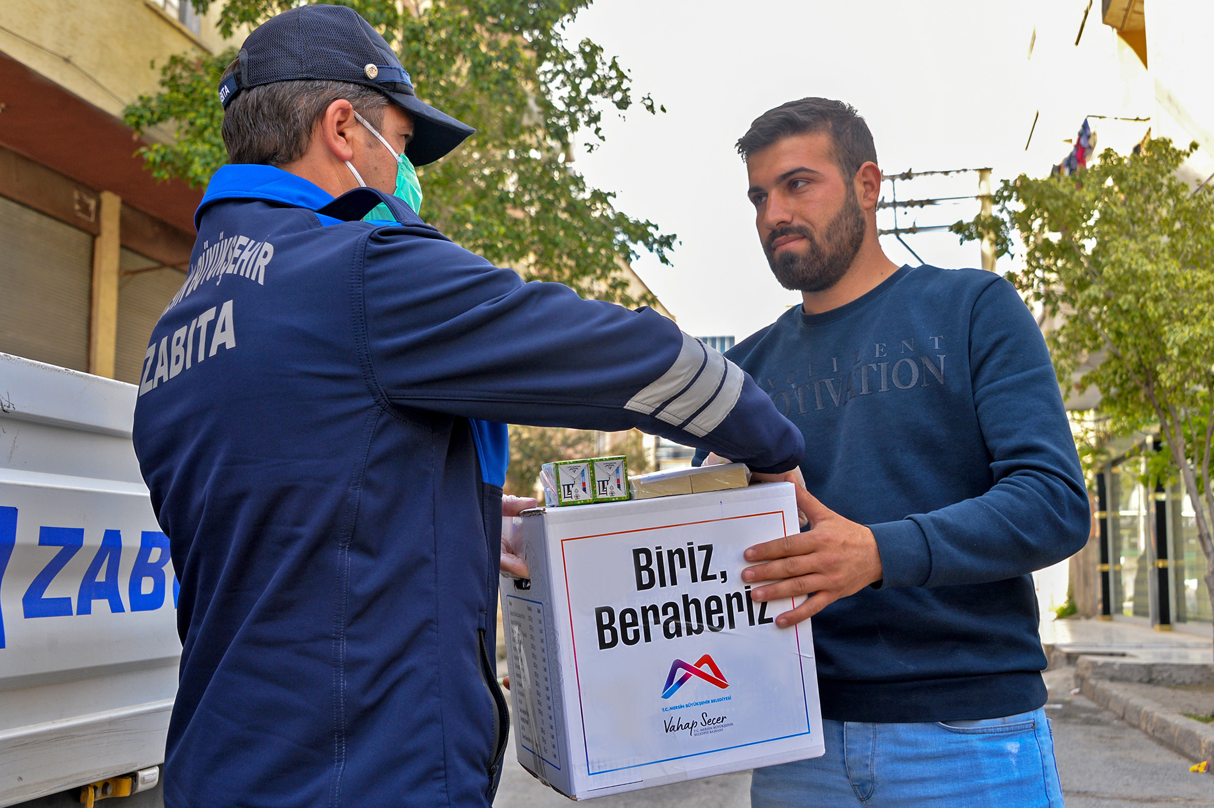 MERSİN BÜYÜKŞEHİR, KORONAVİRÜS SÜRECİNDE SEYYAR SATICILARI DA YALNIZ BIRAKMADI