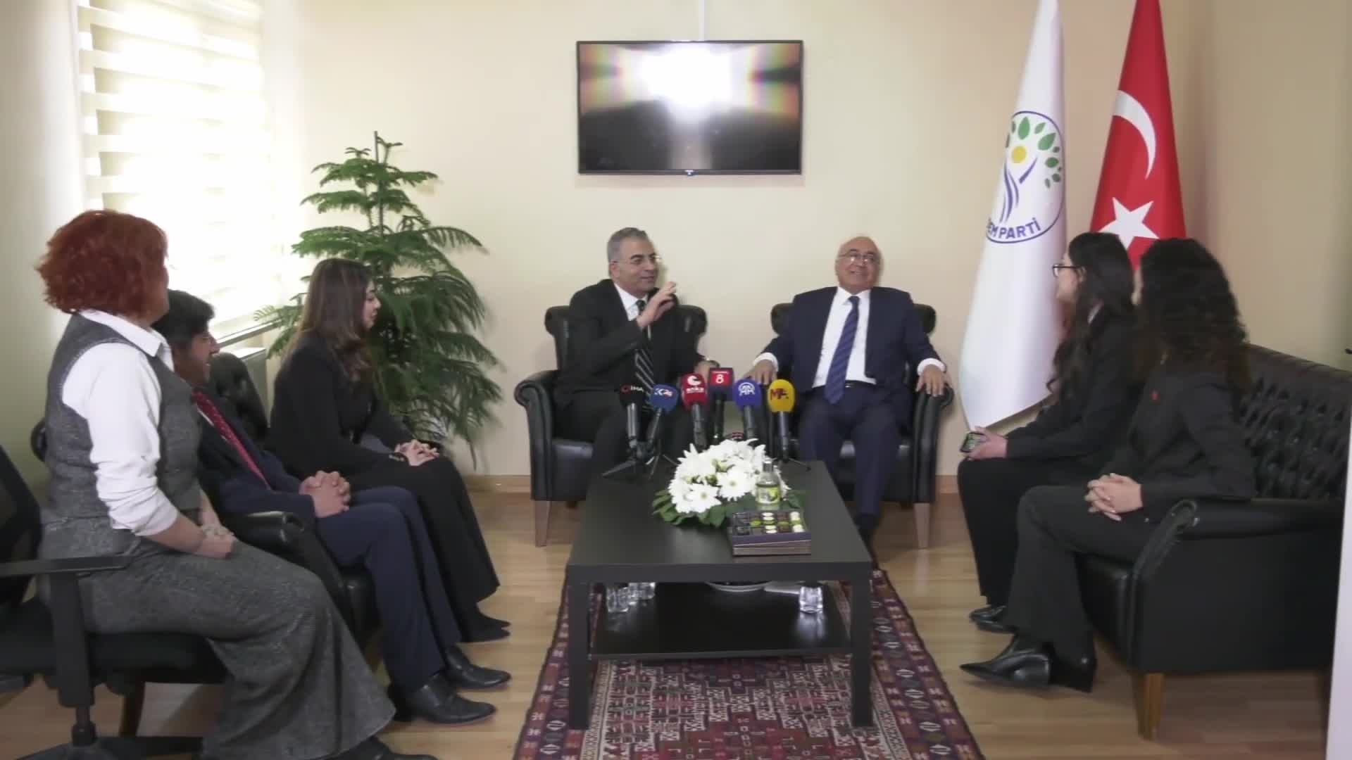 CHP'den DEM Parti'ye bayram ziyareti... CHP Genel Başkan Yardımcısı Özcan: "Bu memlekette yaklaşık 10 senedir, sırf bir siyasi partinin etkili bir genel başkanı olduğu için hapiste olan Selahattin Demirtaş ve Figen Yüksekdağ var"