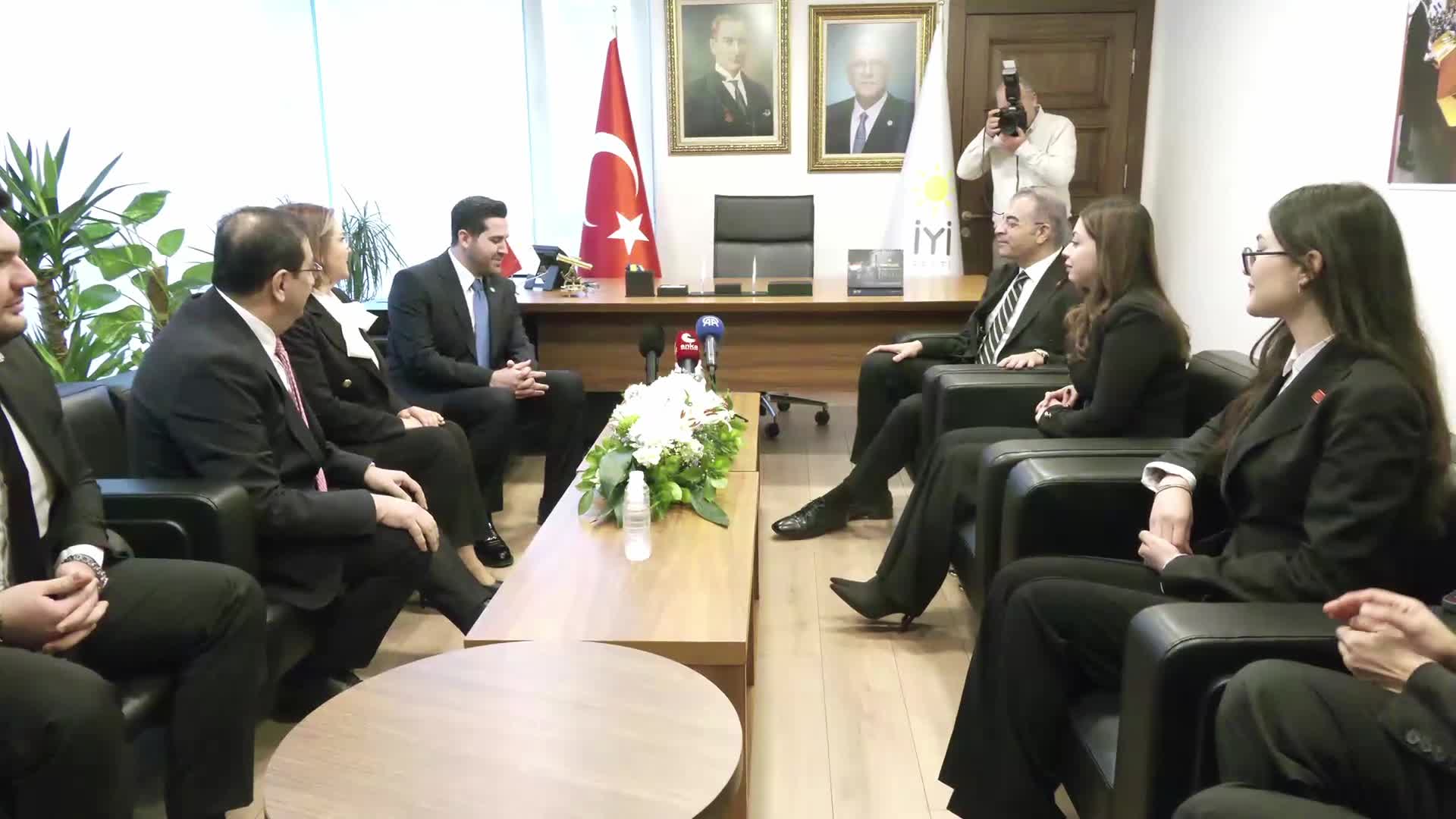 Siyasi partiler arası bayramlaşma… CHP'li Özcan: "Memleketi daha bereketli, huzurlu, yaşanabilir bir yere getirmek için kardeşlik ruhuna ihtiyaç var"