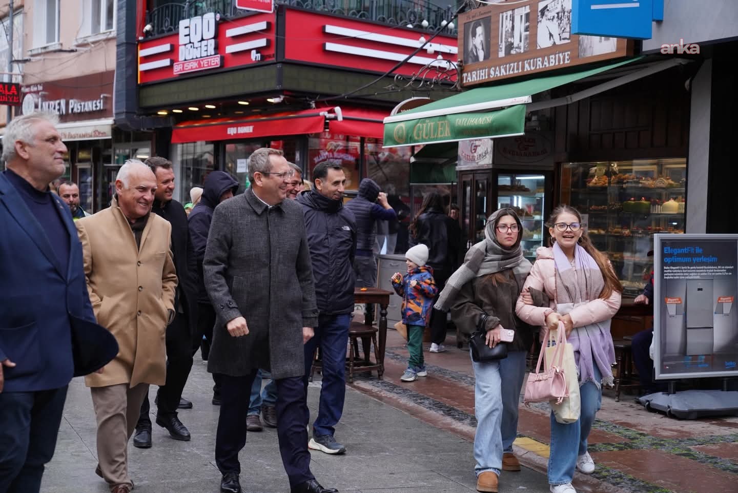 Ayvalık Belediye Başkanı Ergin, esnafla ve vatandaşlarla bayramlaştı