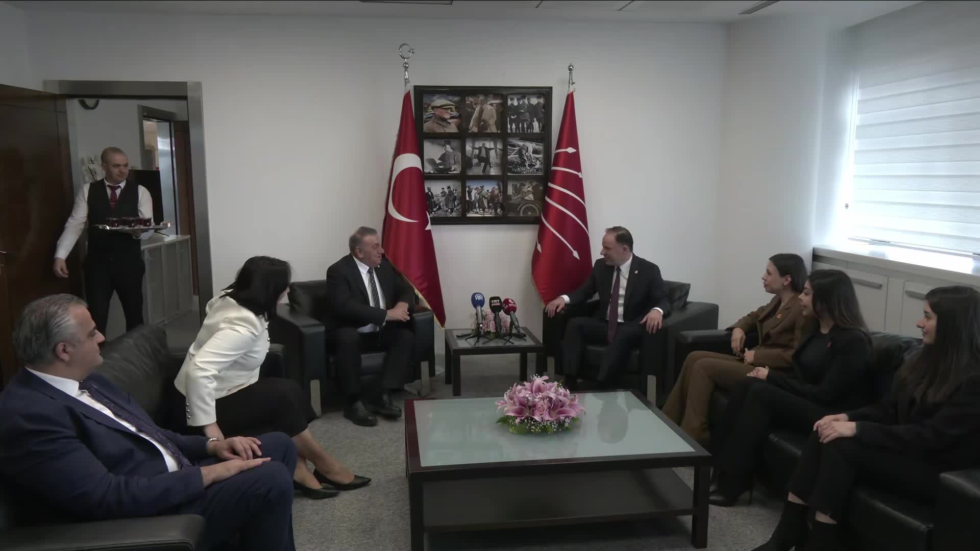 Siyasi partiler arası bayramlaşma… DEVA Partisi, Gelecek Parti ve Vatan Partisi heyetleri CHP ile bayramlaştı