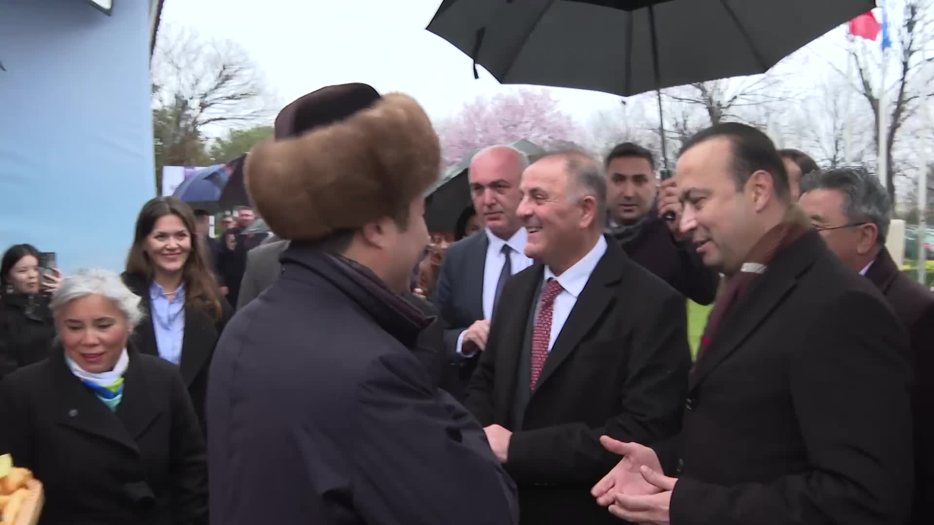 İBB Başkanvekili Nuri Aslan Nevruz ateşi yaktı, Türk Dünyası'nın İstanbul'daki temsilcileri ile demir dövdü... Aslan: Her koşulda umudu büyüten Ekrem başkanımız burada konuşmalıydı