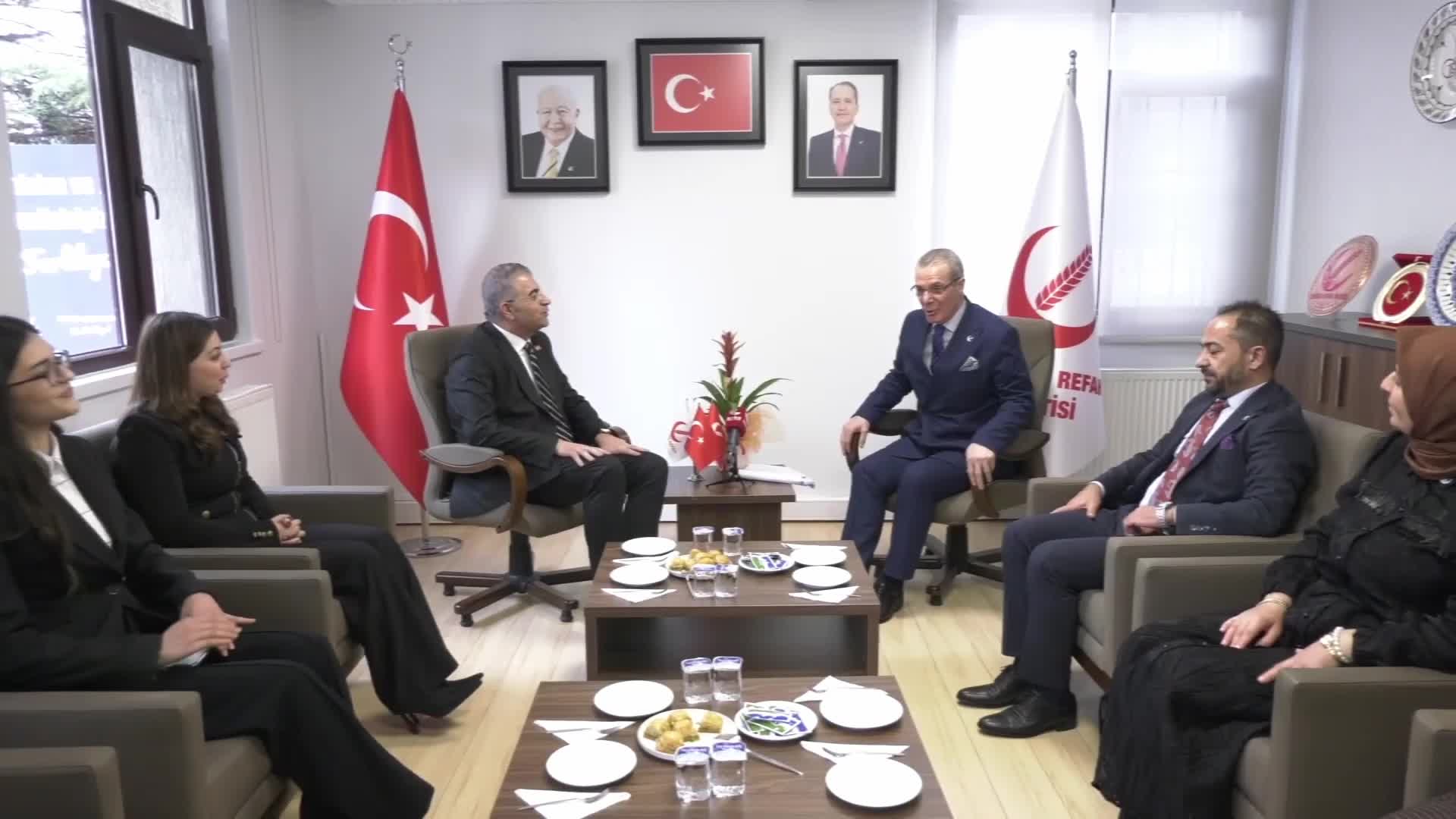 CHP'den Yeniden Refah Partisi'ne bayram ziyareti... Yeniden Refah Partili Osmanağaoğlu: Allah aşkına, bizim ülkemizde demokrasi var mı ya?