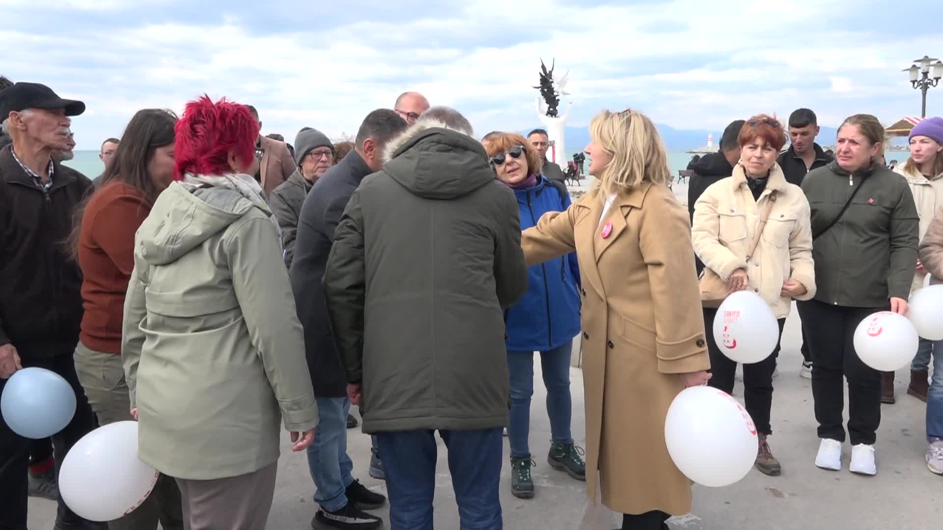 Kuşadası’nda Adalet Çadırı’na Günel ailesinden ziyaret