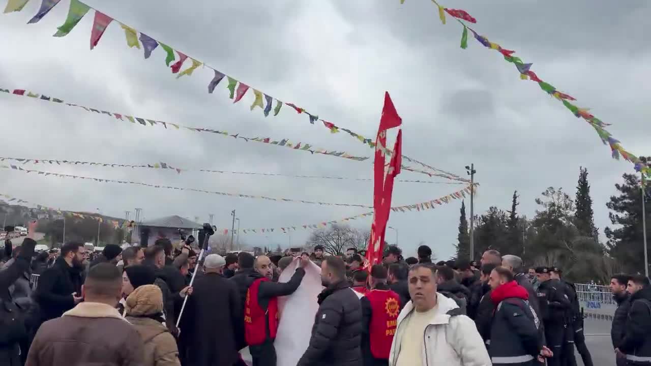 EMEP’li Arzu Erkan: Darıca'daki Nevroz alanına girmek isteyen kortejimize polis saldırdı