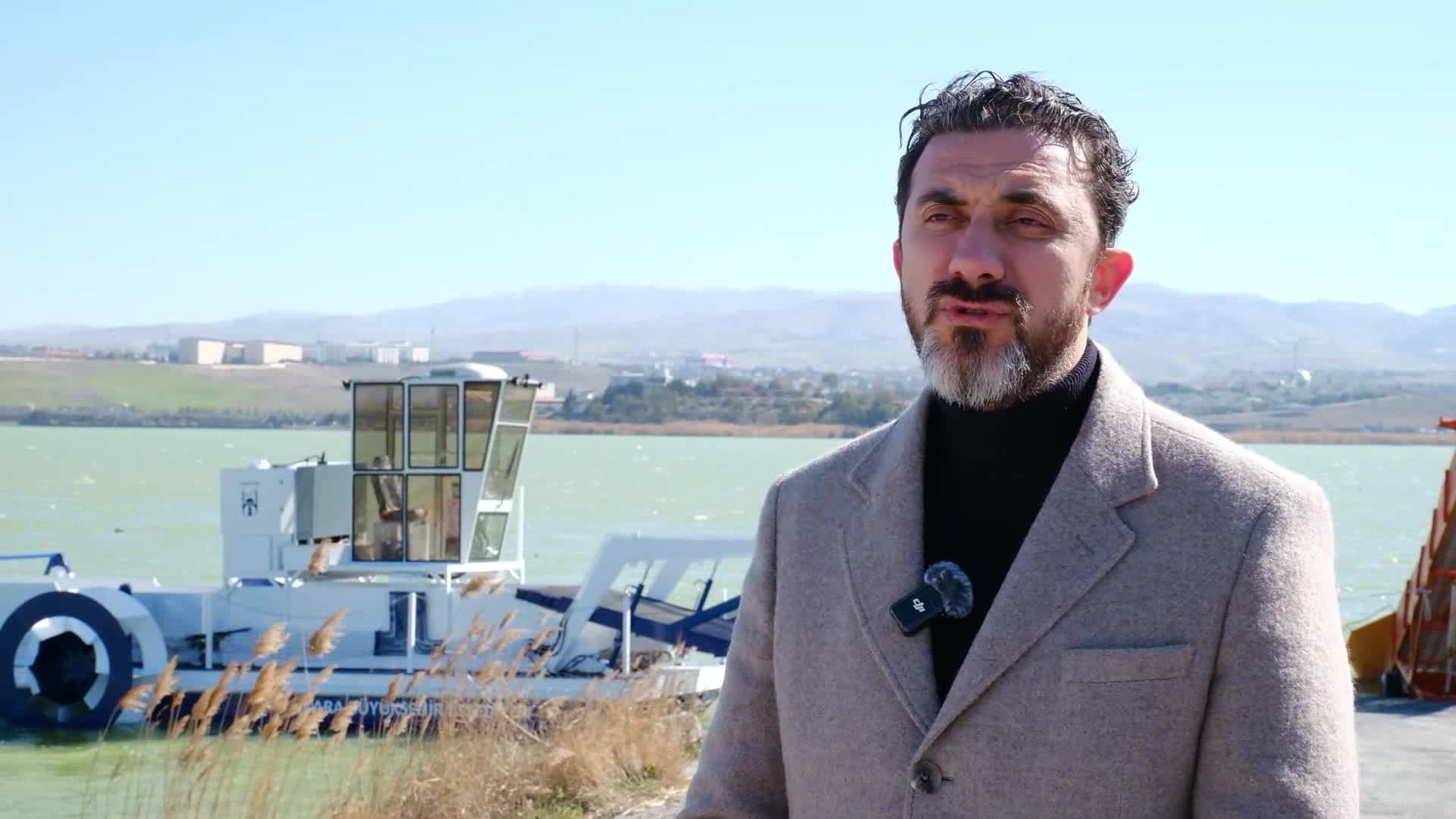 Ankara Büyükşehir Belediyesi göl ve göletlerde temizlik kapasitesini artırdı... İkinci temizleme makinesi hizmette
