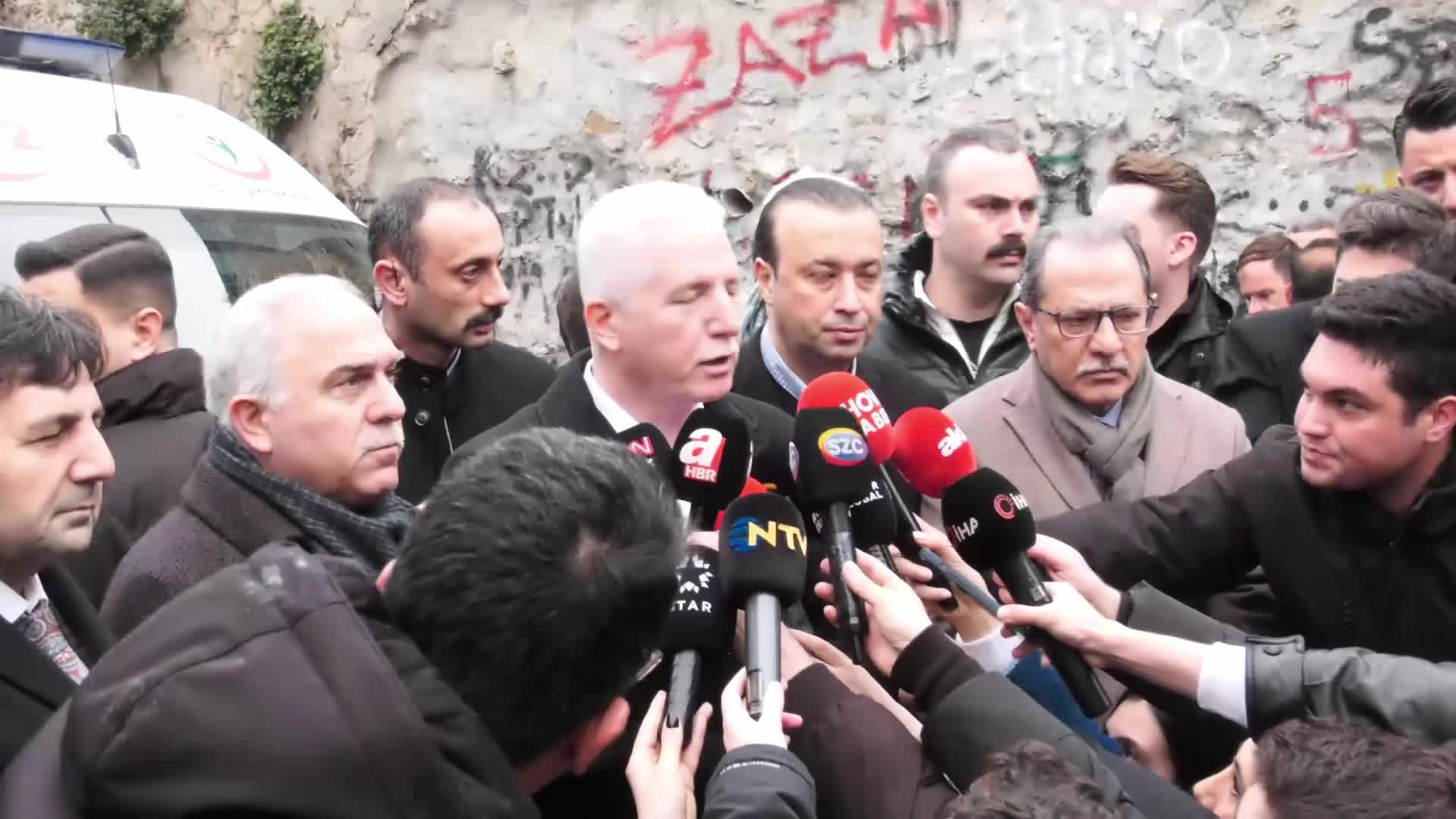 Fatih'te iki bina çöktü... İstanbul Valisi Davut Gül: "7 kişi göçükten çıkarılarak hastaneye kaldırıldı"