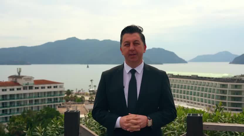 Marmaris'te turizm sezonu İngiliz turistlerle açıldı