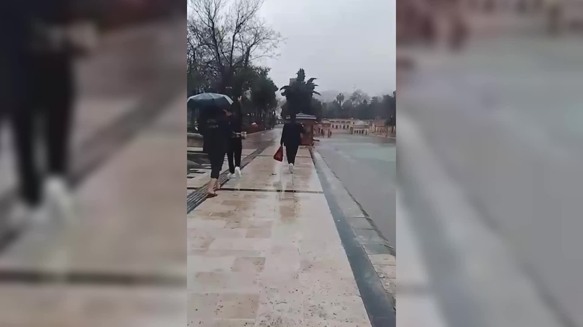 Şanlıurfa'da etkili olan yağışlar Balıklıgöl'de taşkınlara yol açtı, kent sular altında kaldı