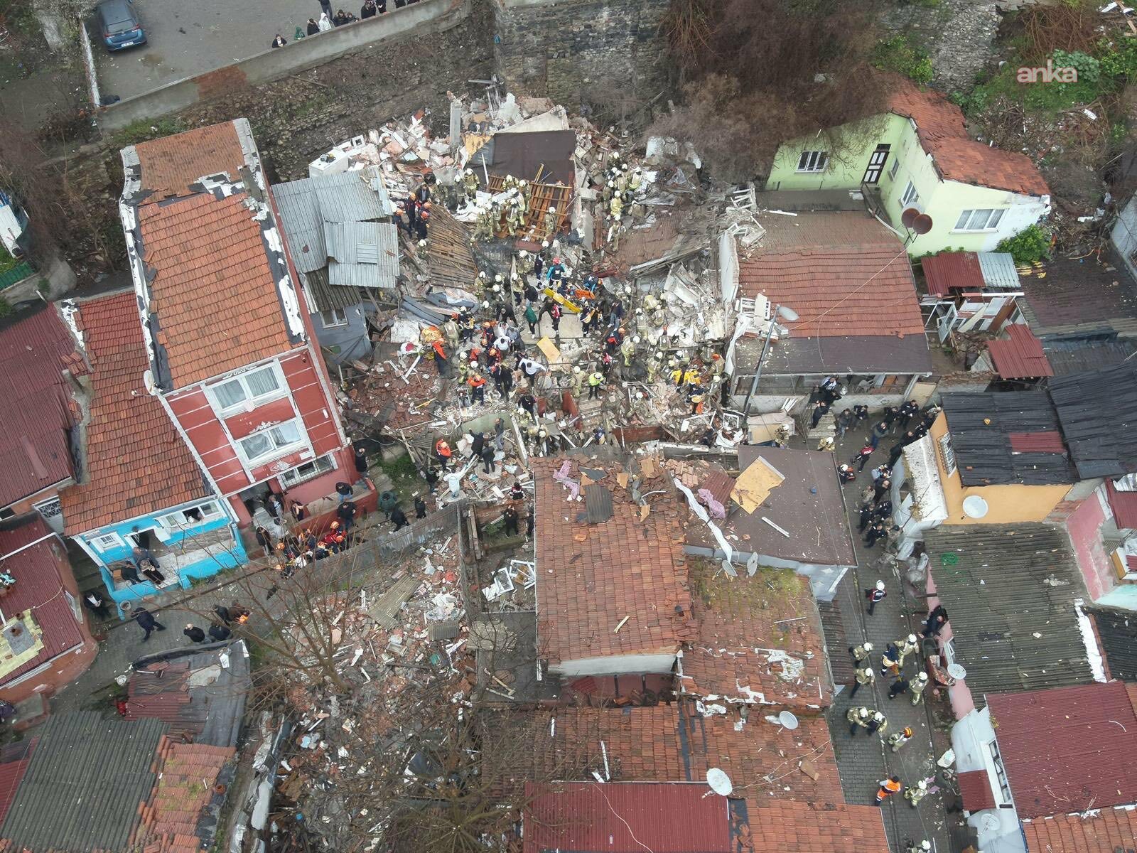 Fatih'teki patlamada çöken bina enkazında kalan son kişi ölü olarak çıkartıldı, 11 yaralı