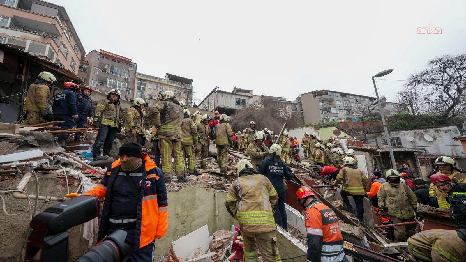 İBB'den Fatih'te bina çökmesine ilişkin açıklama: Herhangi bir doğal gaz bulgusuna ulaşılmamıştır