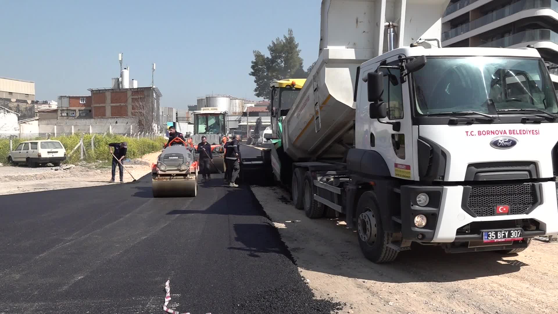 Bornova'da ulaşım yatırımı... Ankara Asfaltı ve Üniversite Caddesi hattı yenileniyor