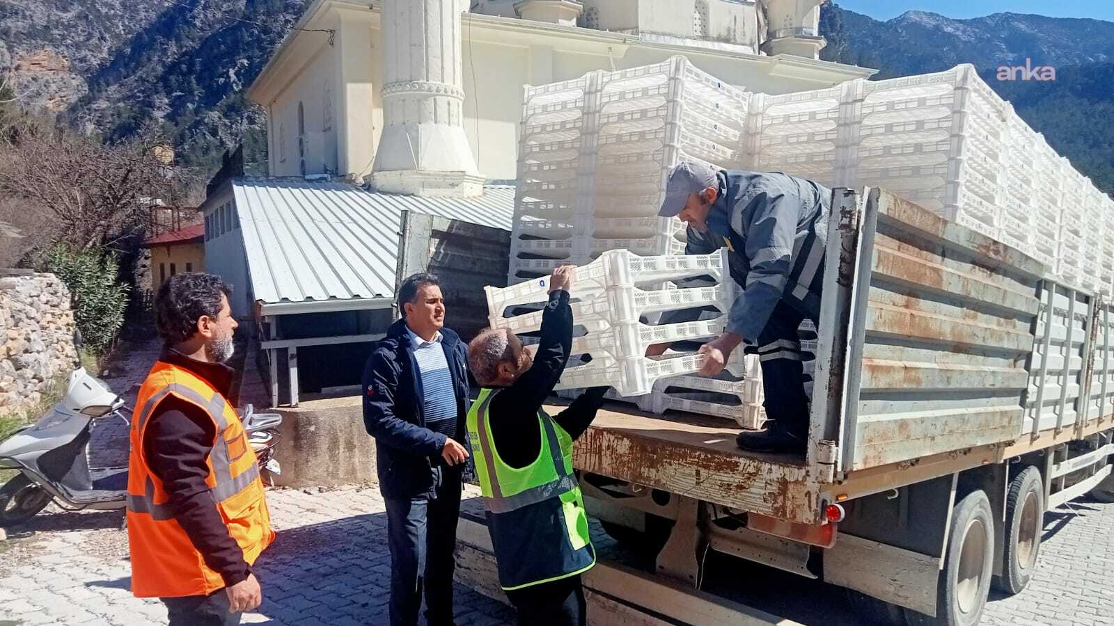 Antalya Büyükşehir Belediyesi'nden ipek böcekçiliğine destek... 565 besleme tablası dağıtıldı