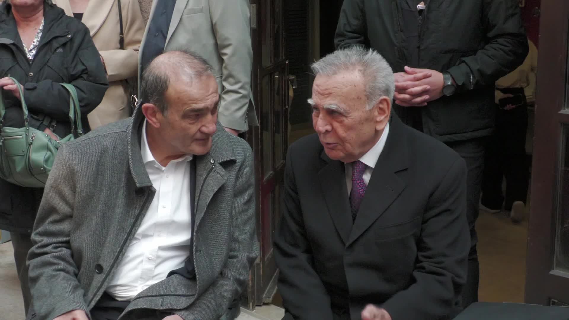 İzmir Büyükşehir Belediyesi, Meslek Fabrikası önünde nöbette... Eski İzmir Büyükşehir Belediye Başkanı Aziz Kocaoğlu: "İzmir bunu hak etmiyor"