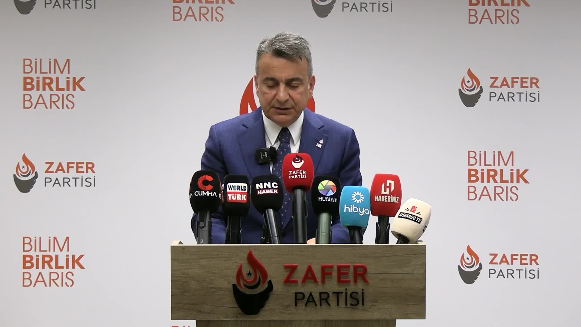 Azmi Karamahmutoğlu: "Türk halkı çok şükür bombardıman altında değildir fakat yokluk bombardımanının altındadır"