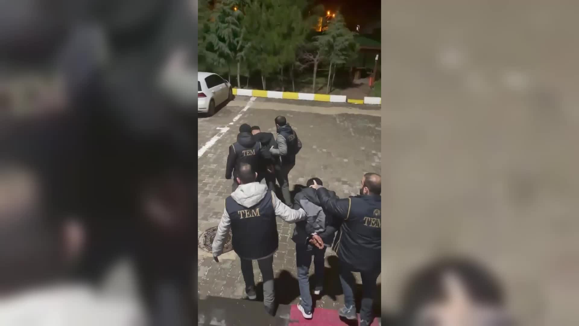 EGM: Diyarbakır'daki Nevruz'da terör örgütü mensuplarına ait fotoğrafların bulunduğu pankart açan 6 kişi gözaltına alındı