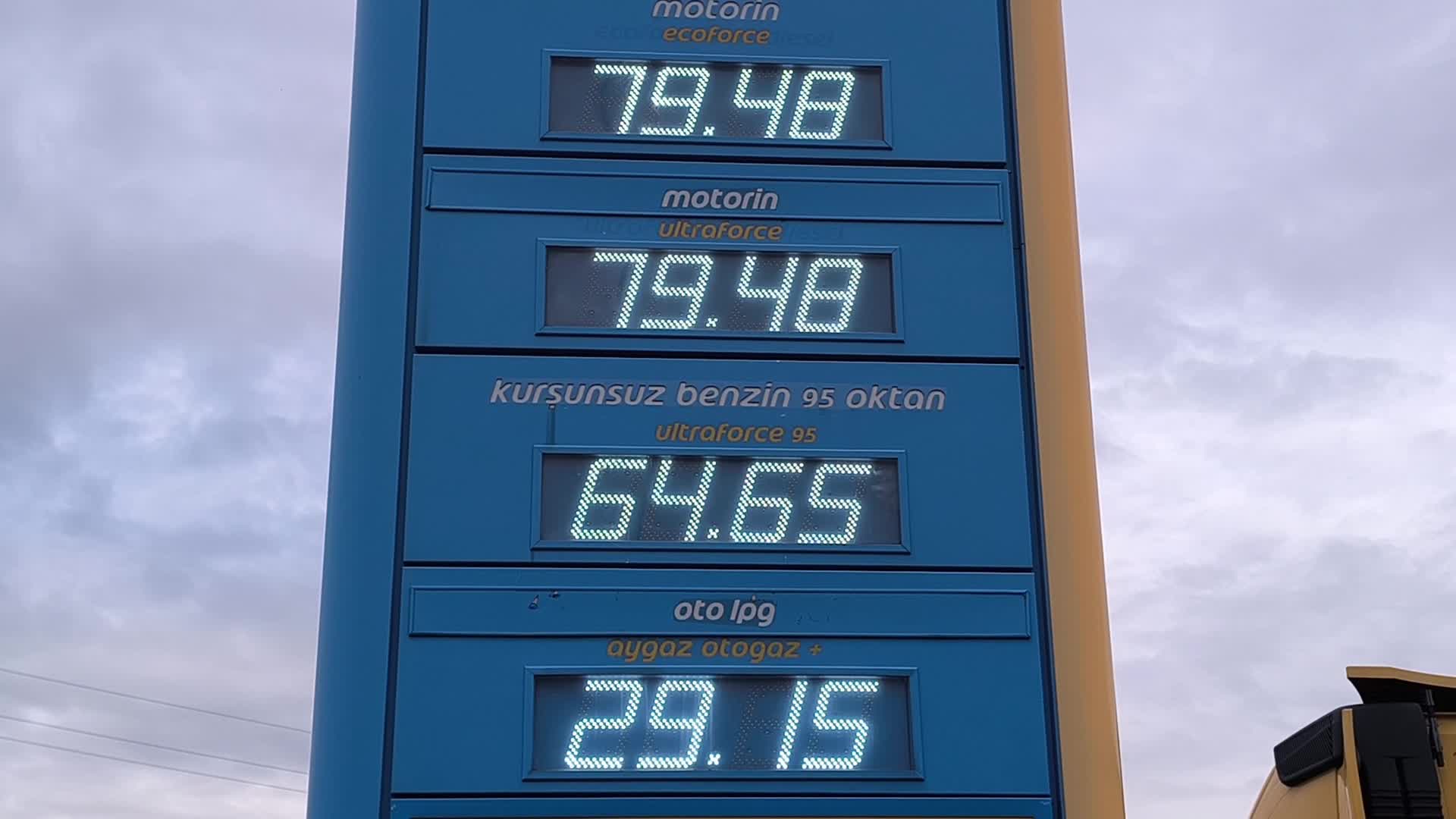 Mazot zammına tepki gösteren nakliyeci " Bittik, perişan durumdayız "