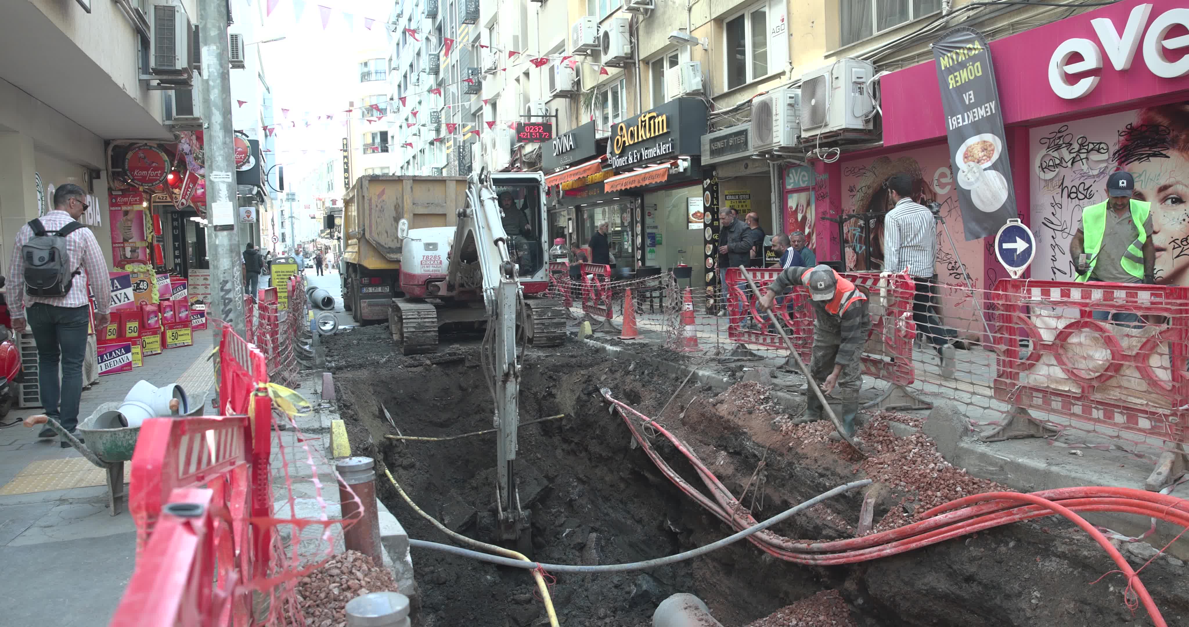 İZSU’nun 250 milyon liralık altyapı yatırımı devam ediyor