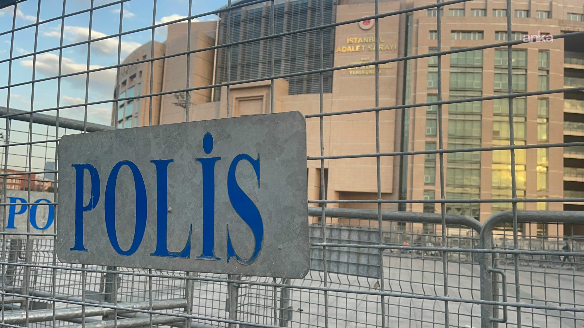 İstanbul'da FETÖ operasyonunda 25 kişi gözaltına alındı