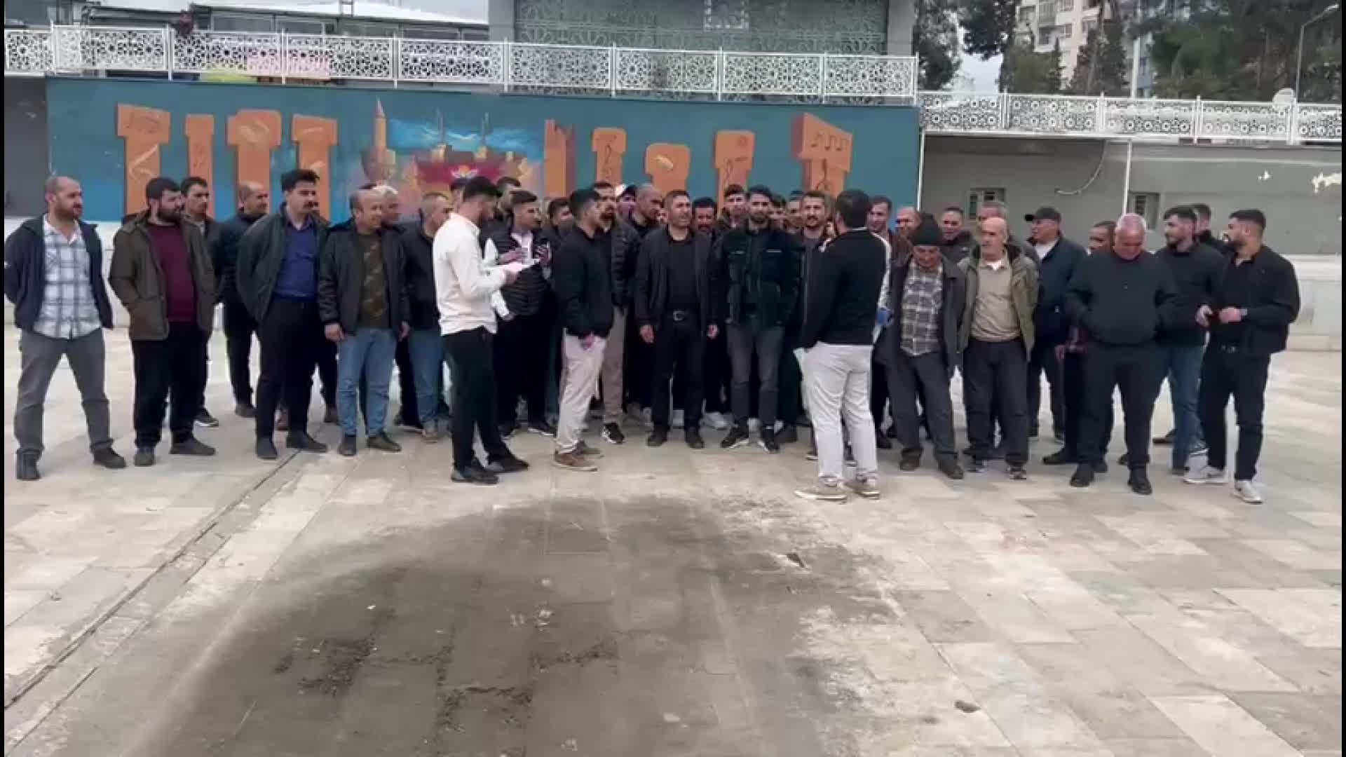 Şanlıurfa’da Mercan İplik işçileri ücretlerini alamadıkları gerekçesiyle eylem yaptı