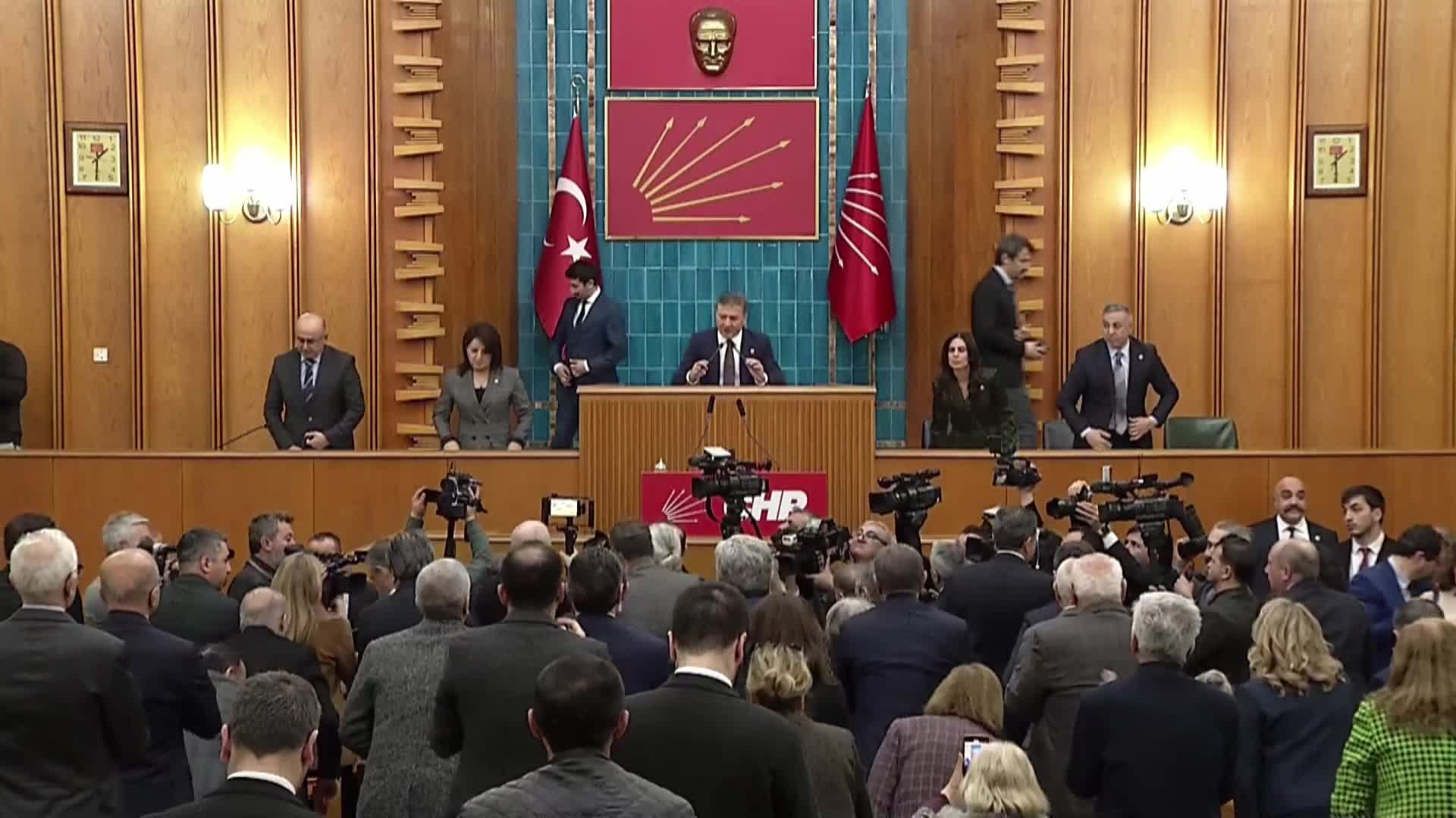 CHP Grup Toplantısı... Emine Ülker Tarhan CHP'ye döndü